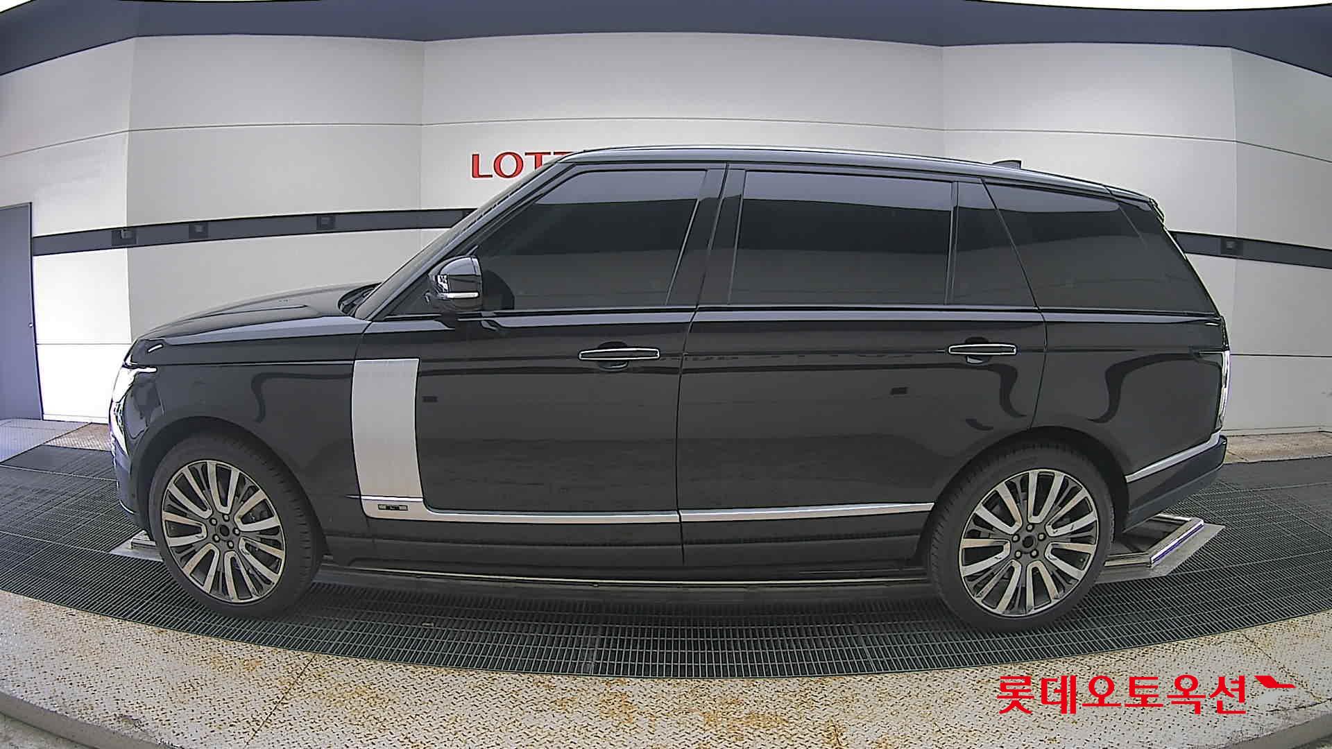 2021 - land rover range rover