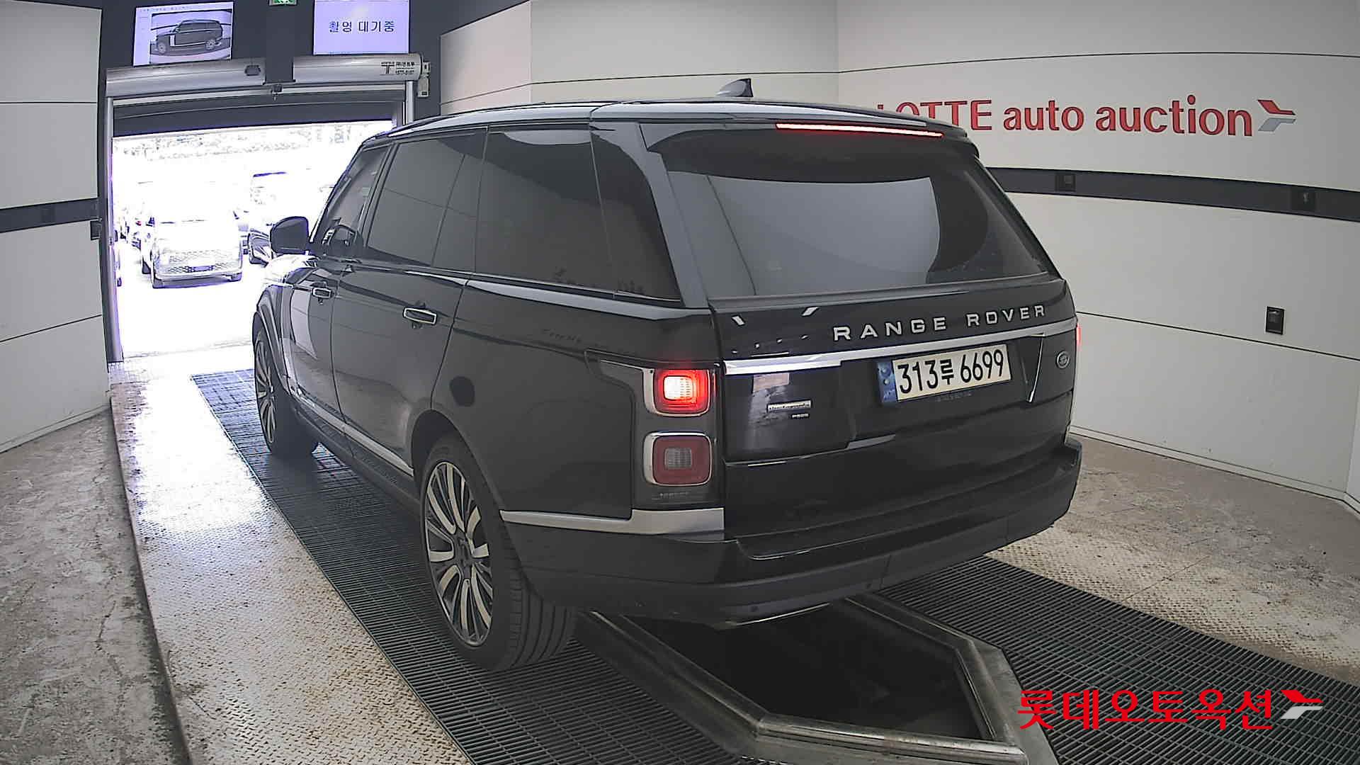 2021 - land rover range rover