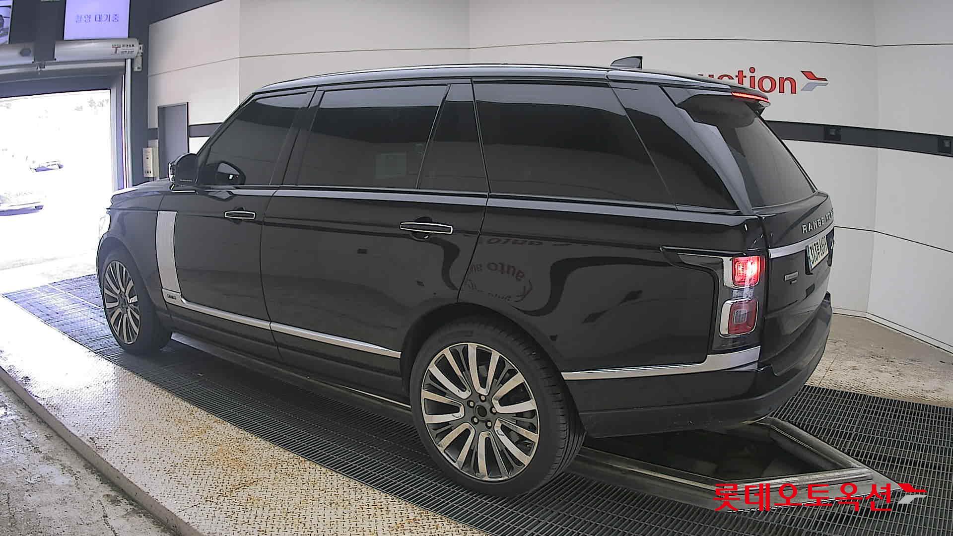2021 - land rover range rover