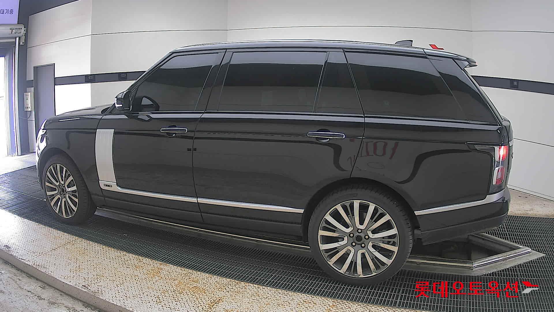2021 - land rover range rover