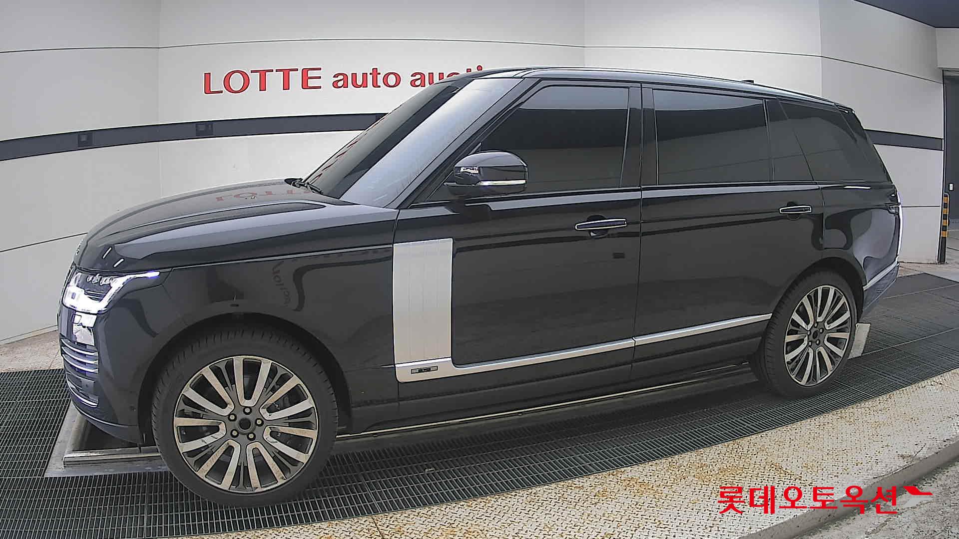2021 - land rover range rover