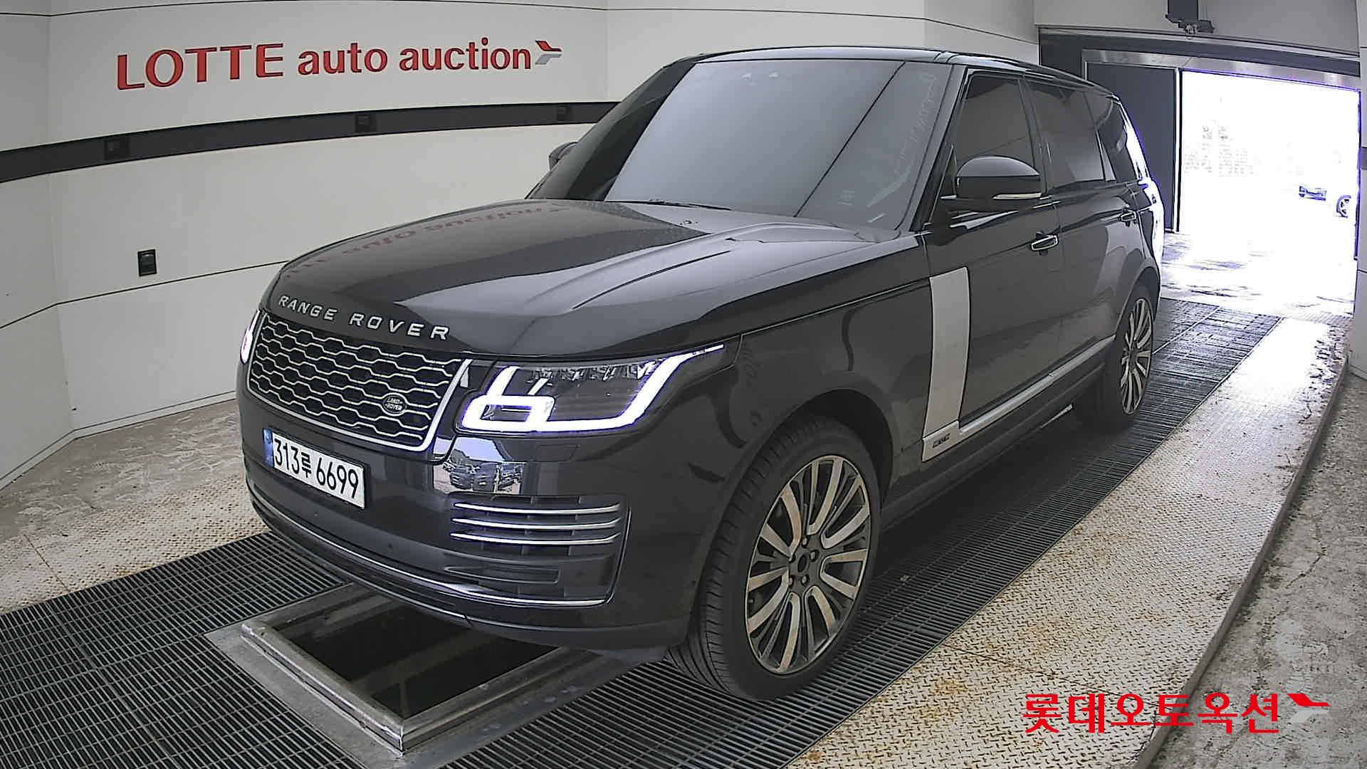 2021 - land rover range rover