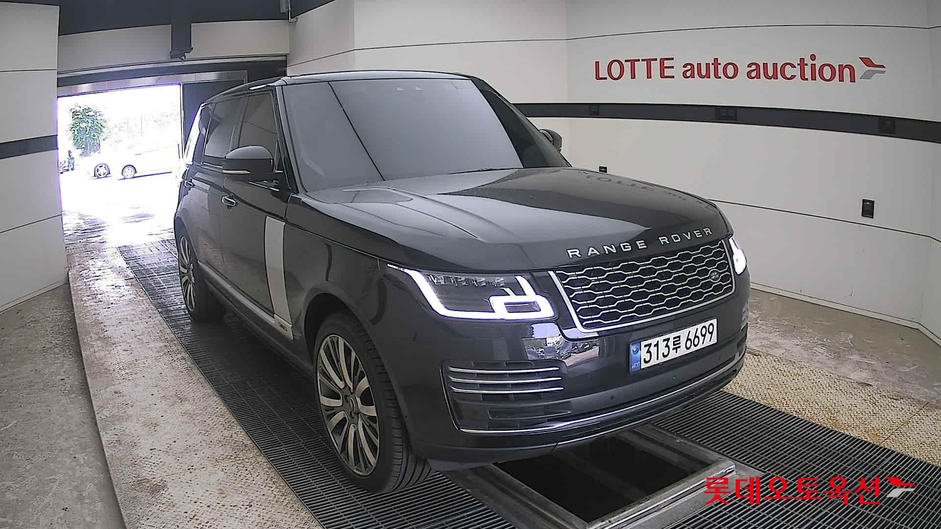 2021 - land rover range rover