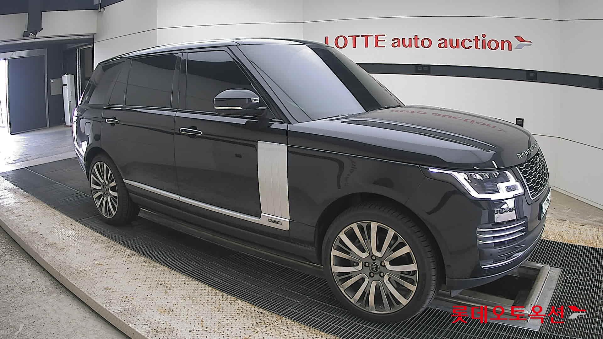 2021 - land rover range rover