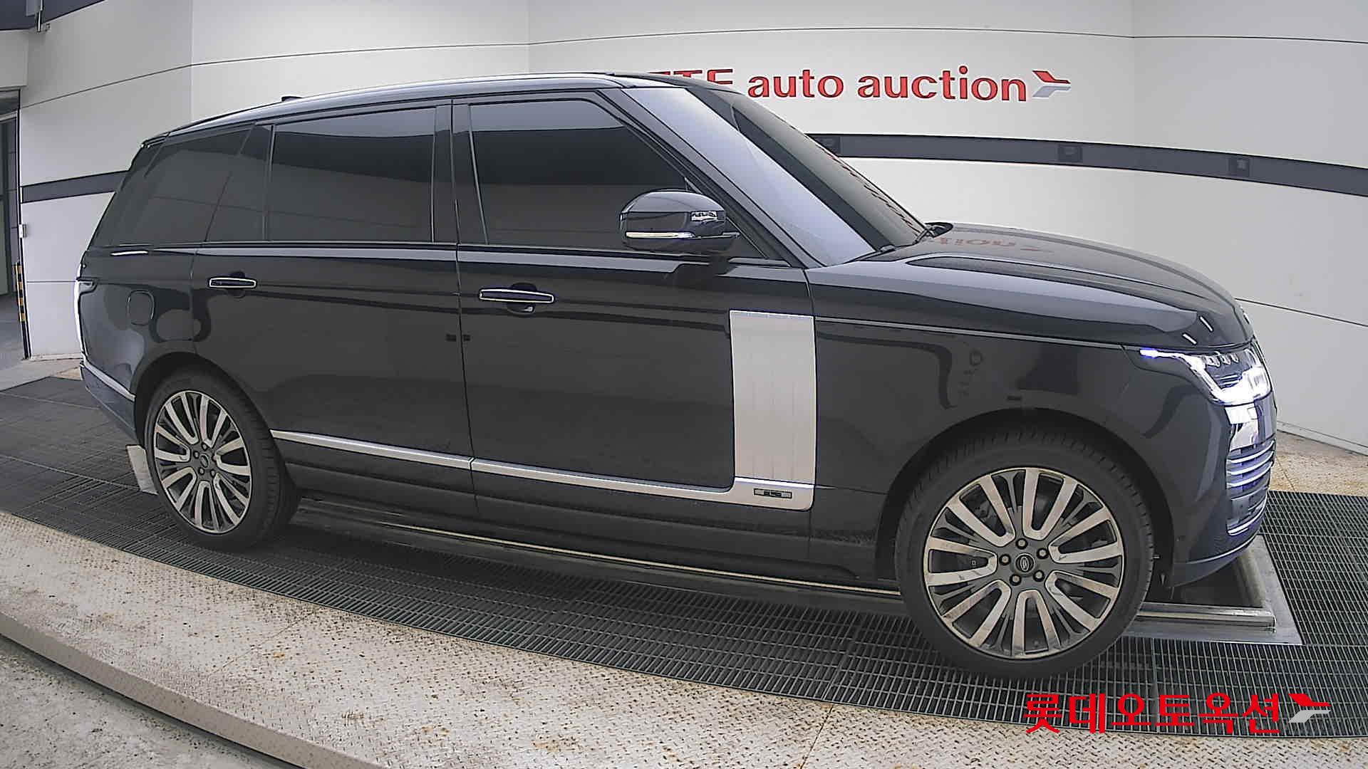 2021 - land rover range rover