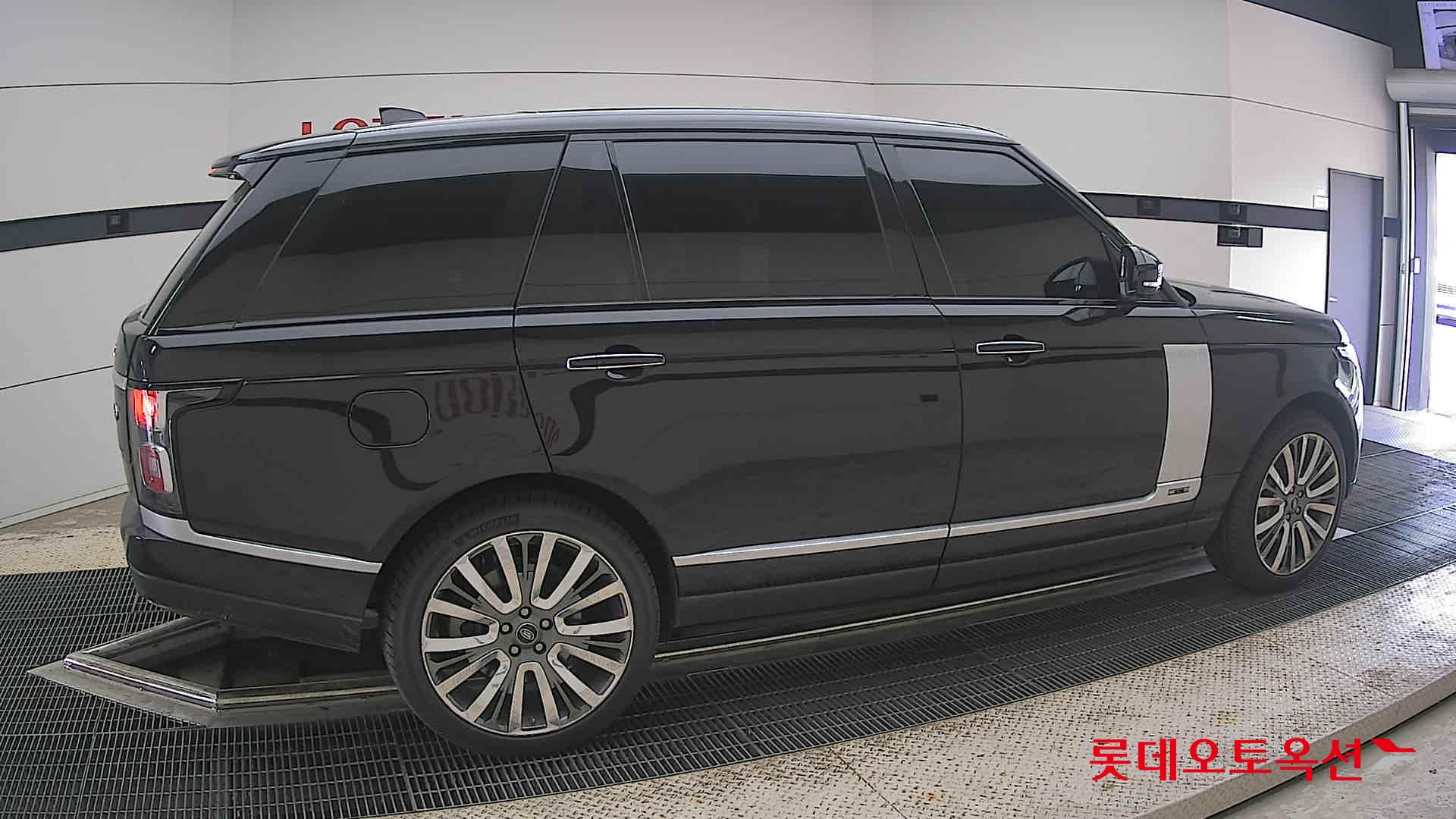 2021 - land rover range rover