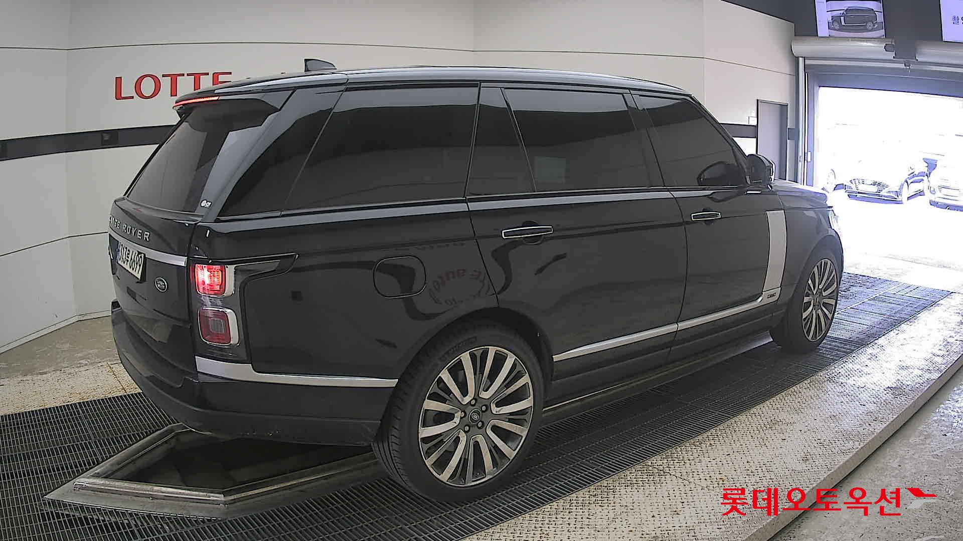 2021 - land rover range rover