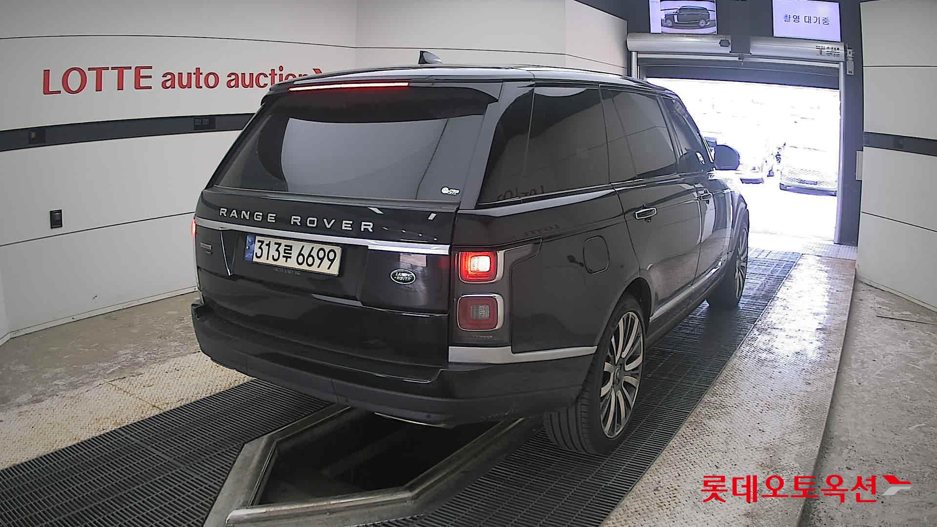 2021 - land rover range rover