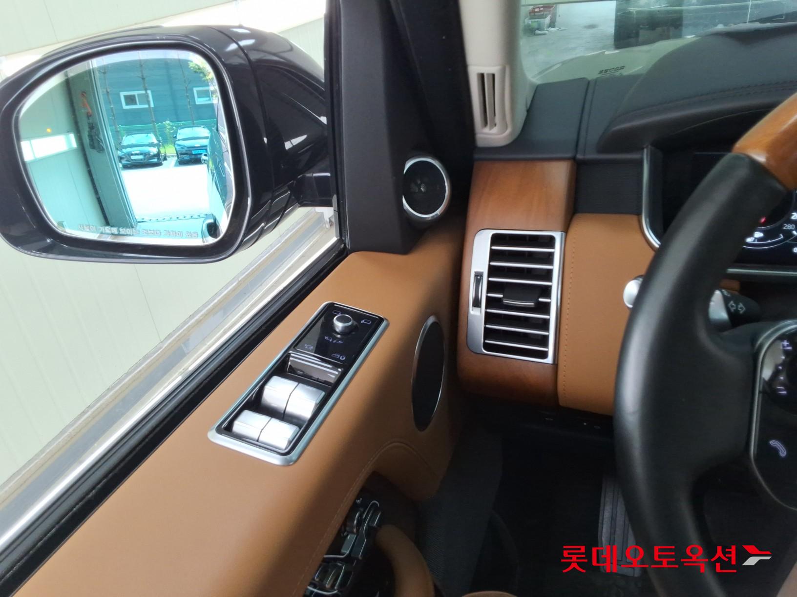 2021 - land rover range rover