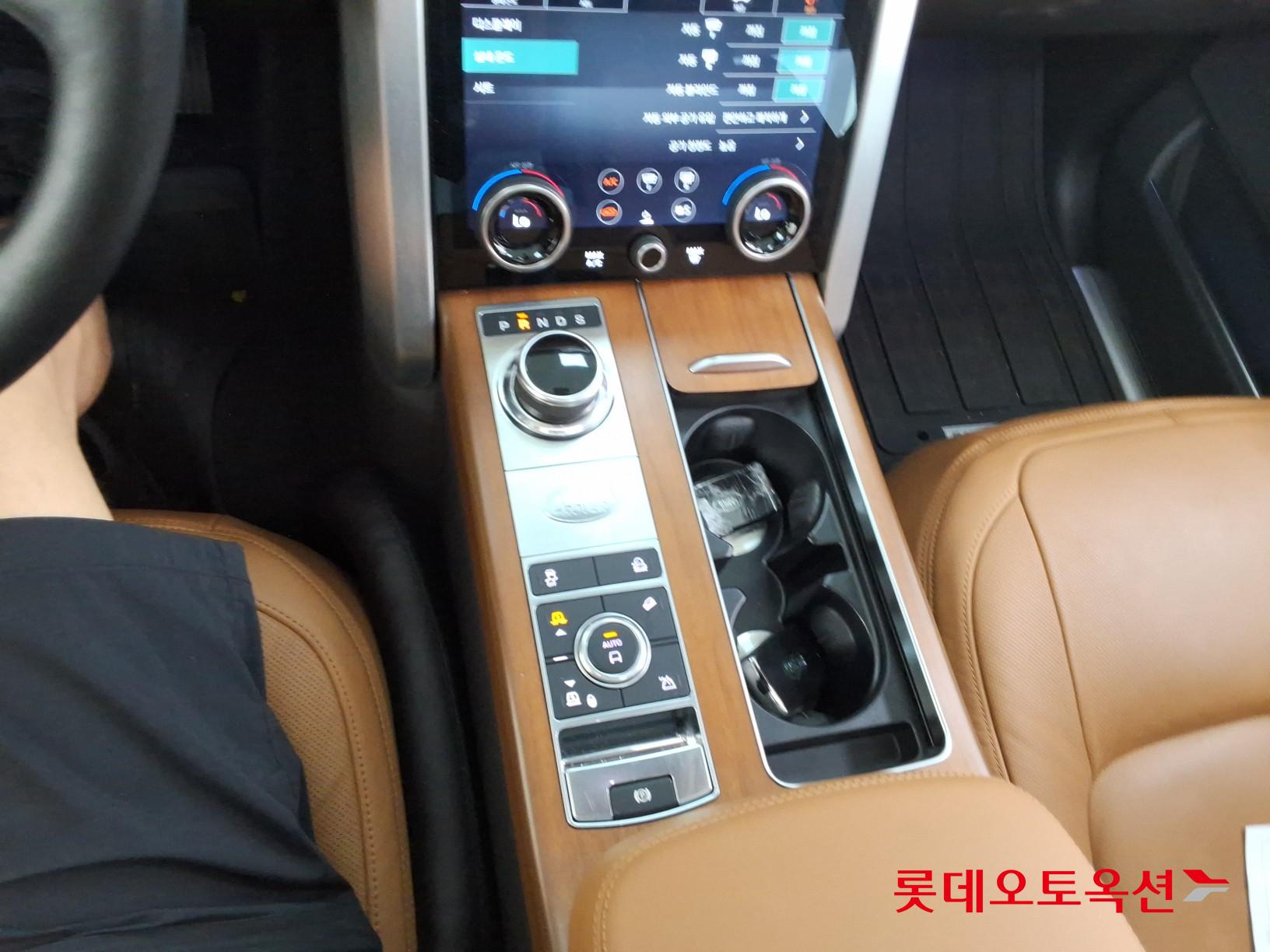 2021 - land rover range rover