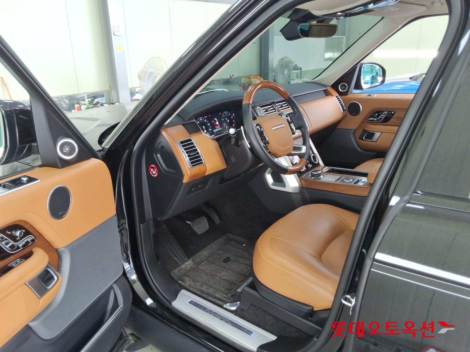 2021 - land rover range rover