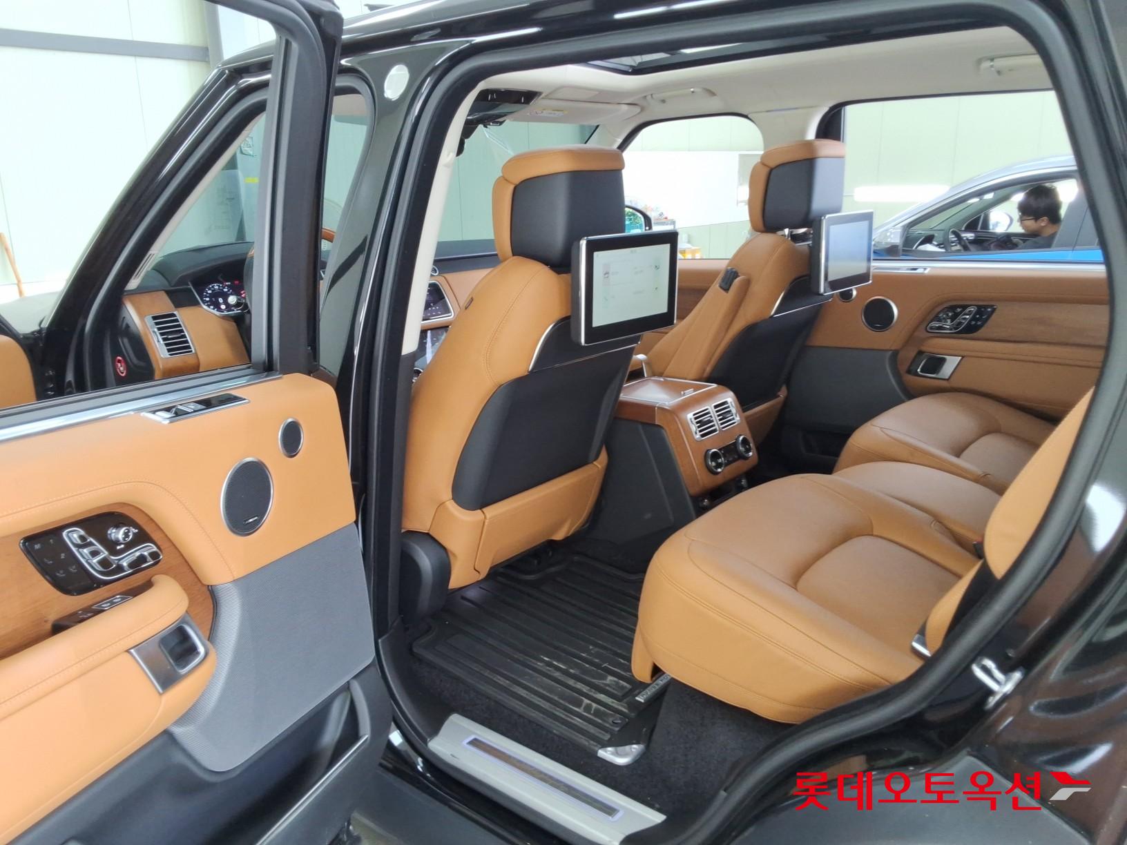 2021 - land rover range rover