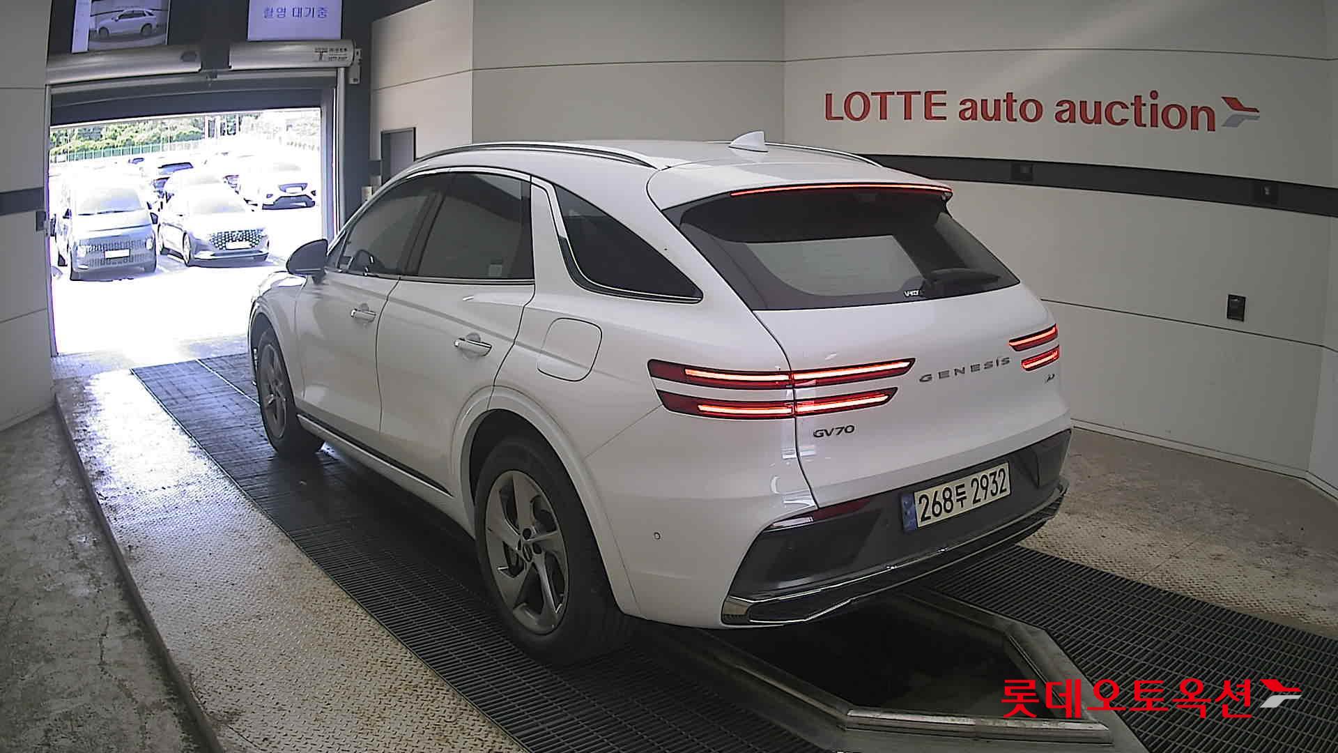 2025 - genesis gv70