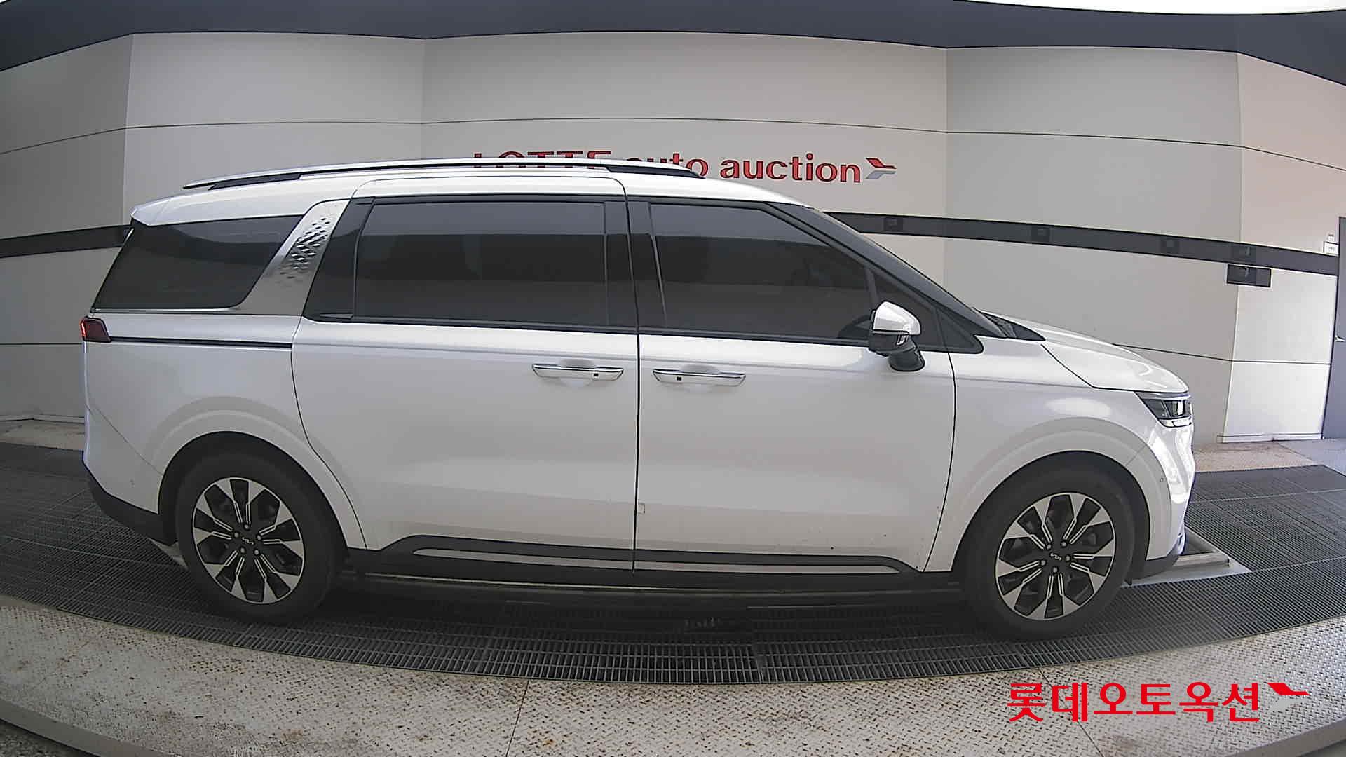 2023 - kia carnival
