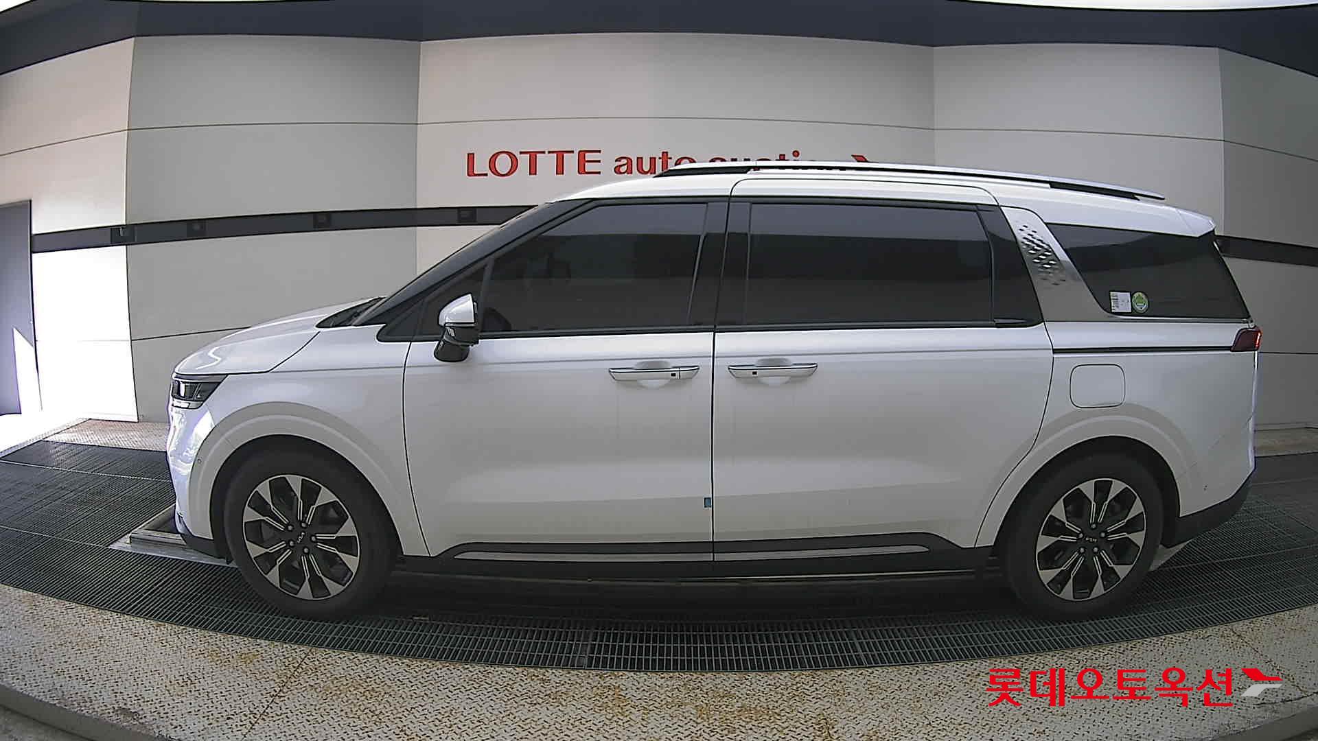 2023 - kia carnival