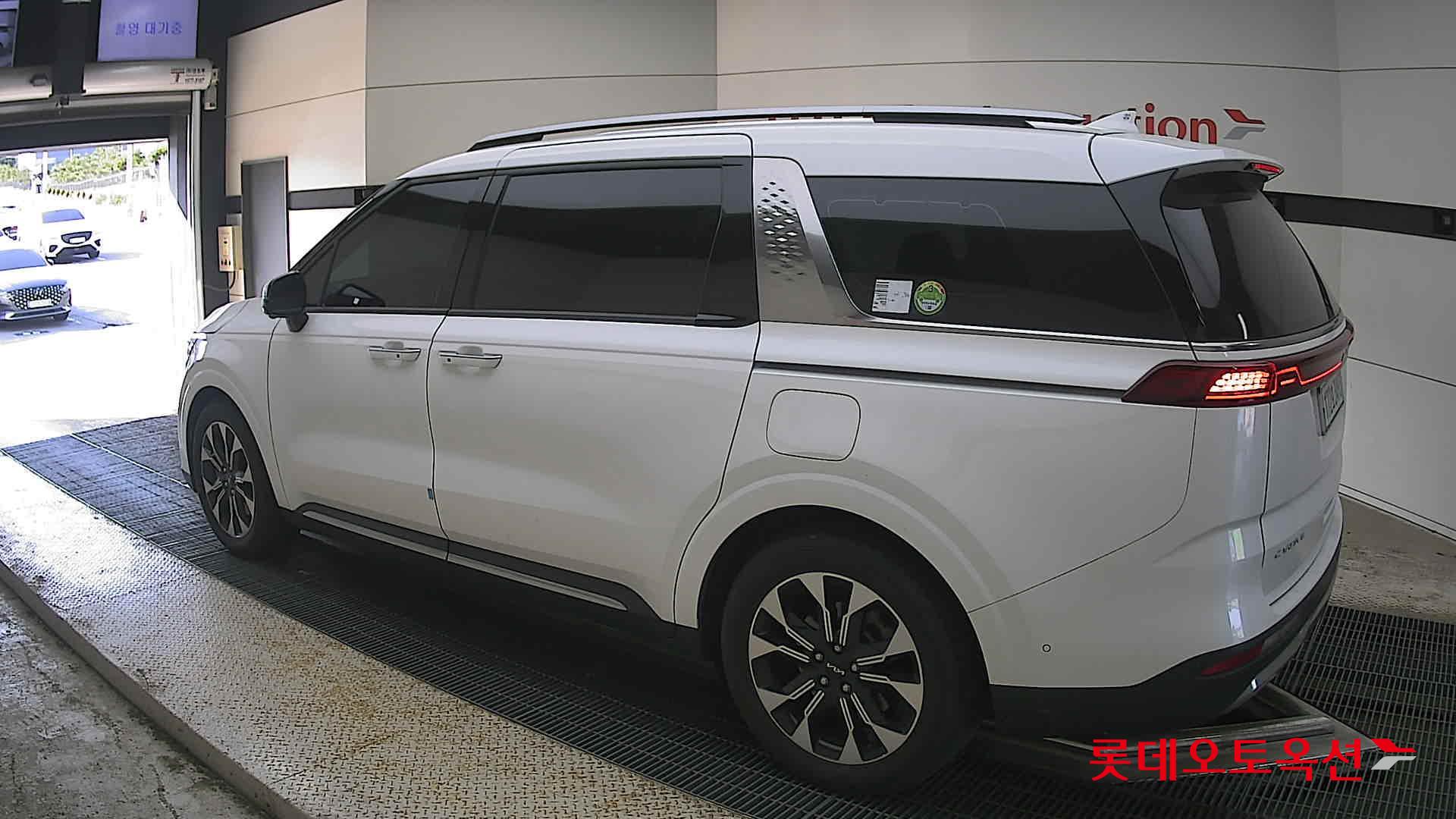 2023 - kia carnival