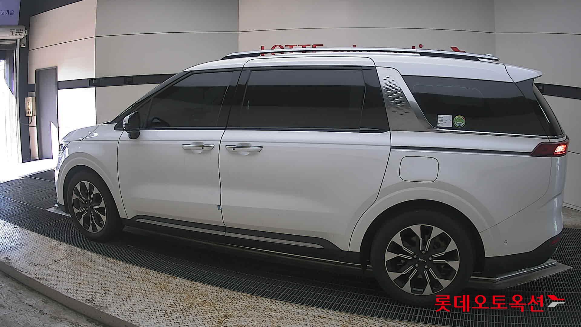 2023 - kia carnival