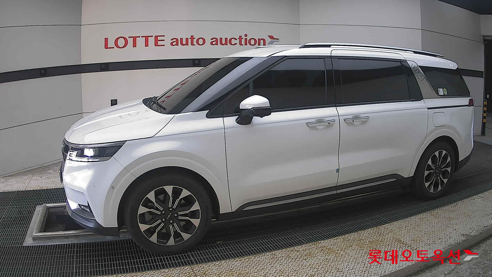 2023 - kia carnival