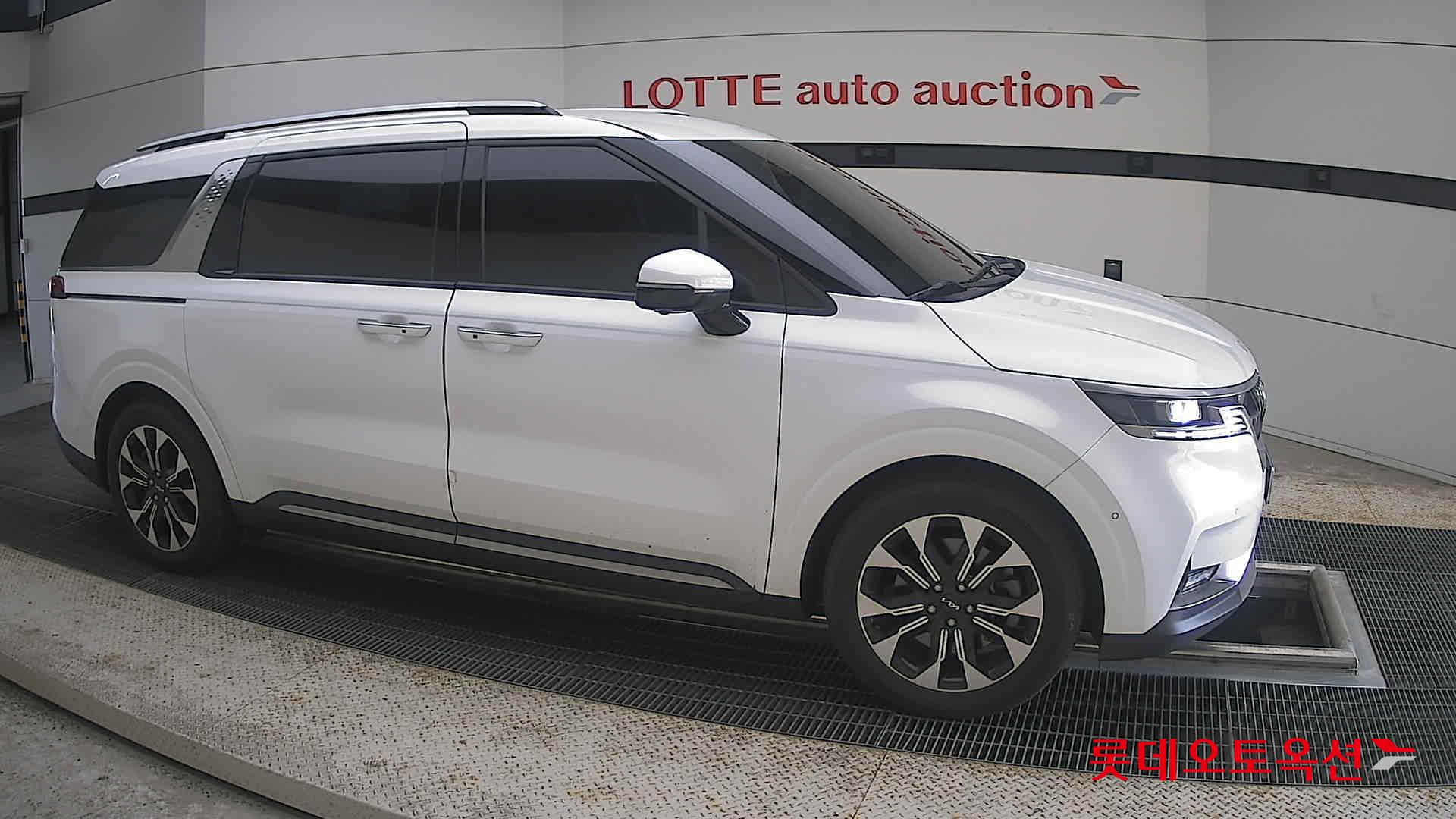 2023 - kia carnival