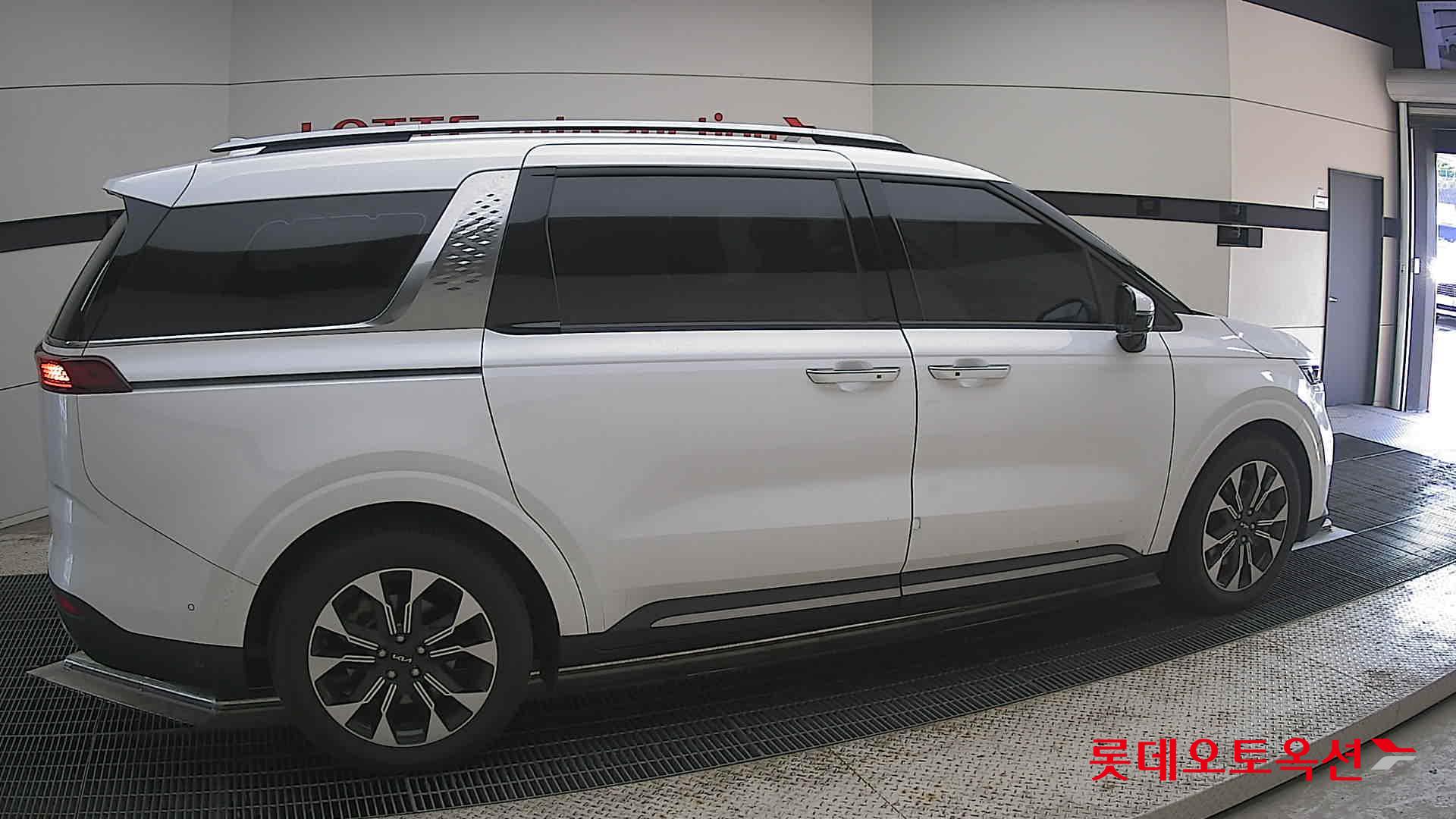 2023 - kia carnival