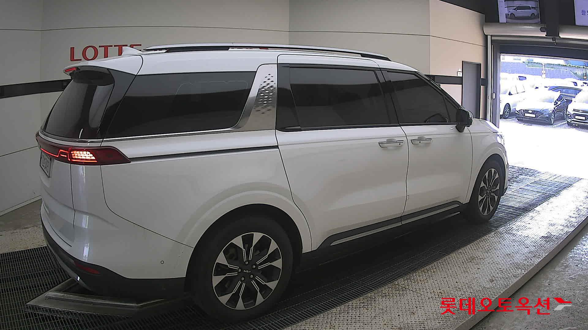 2023 - kia carnival
