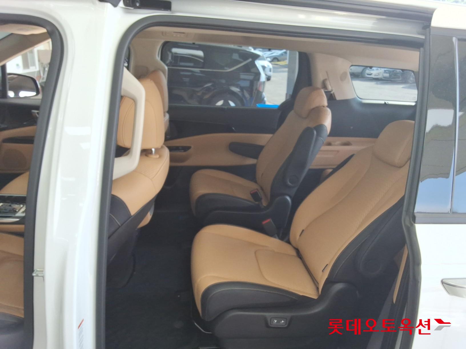 2023 - kia carnival