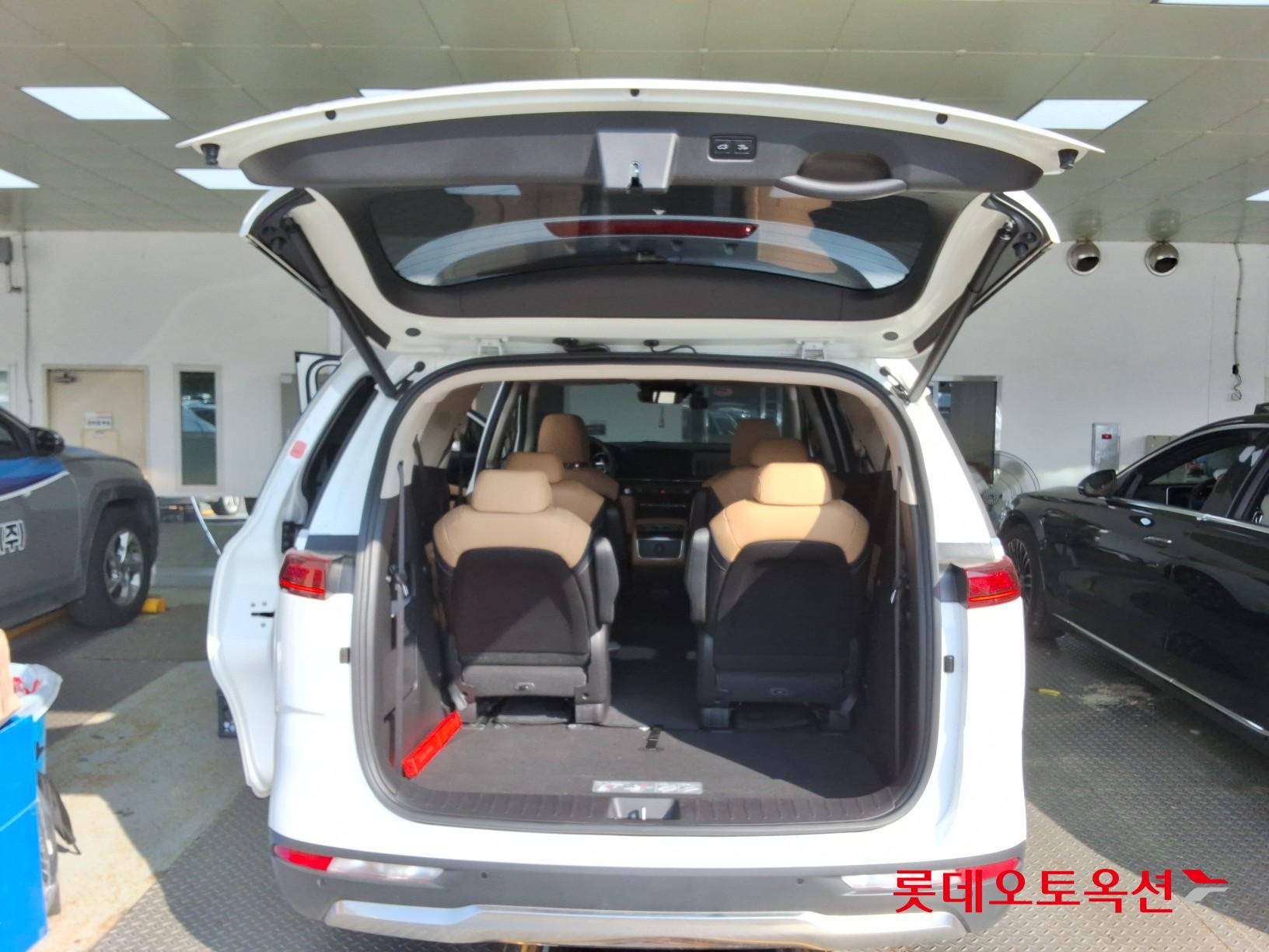 2023 - kia carnival