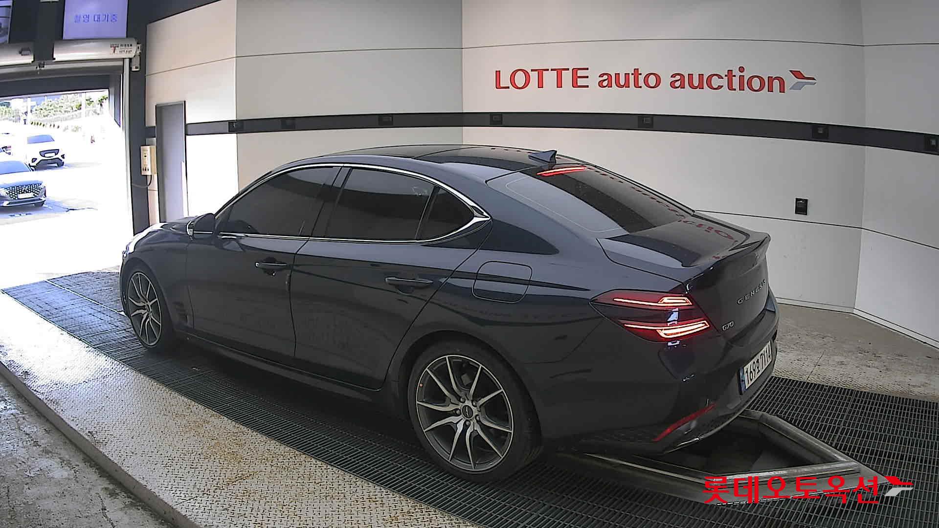 2022 - genesis g70