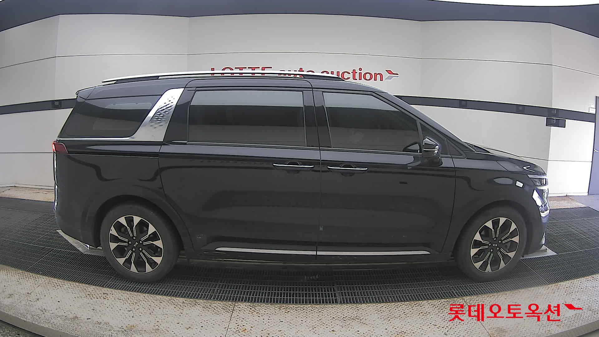2021 - kia carnival