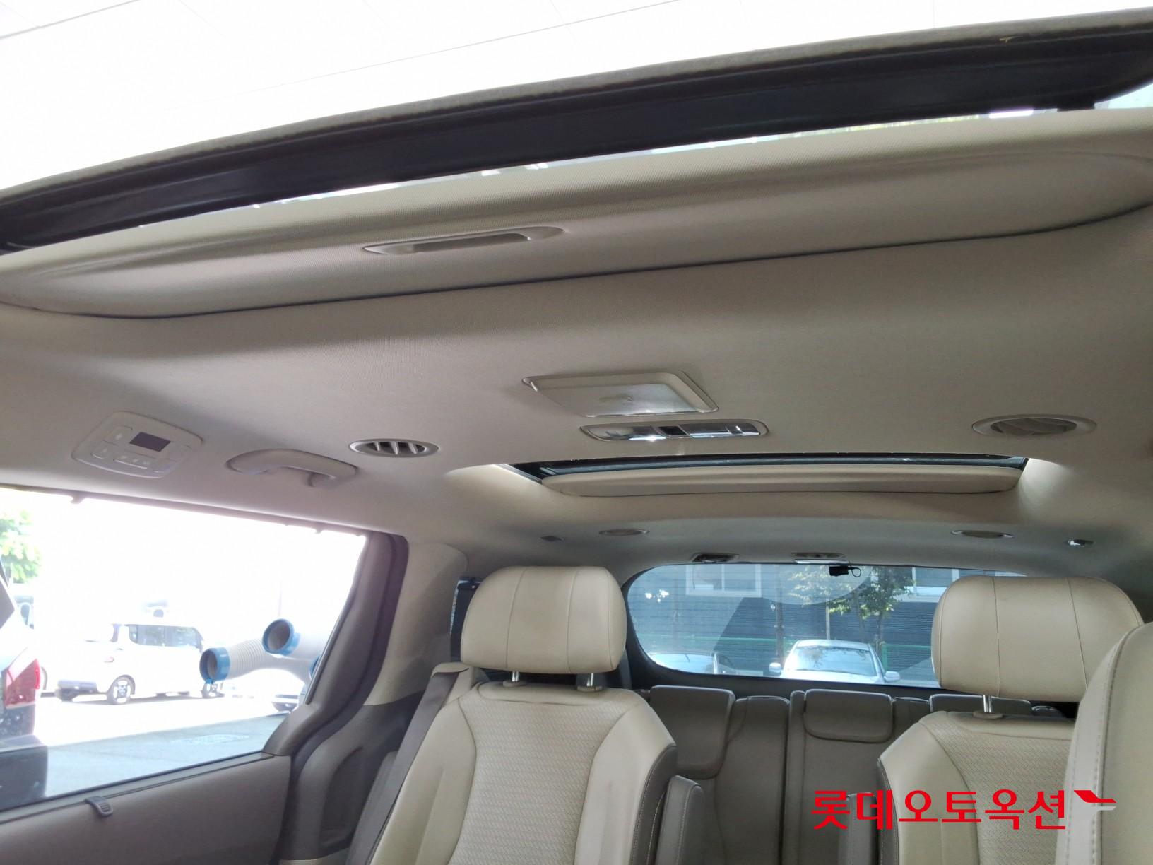 2021 - kia carnival
