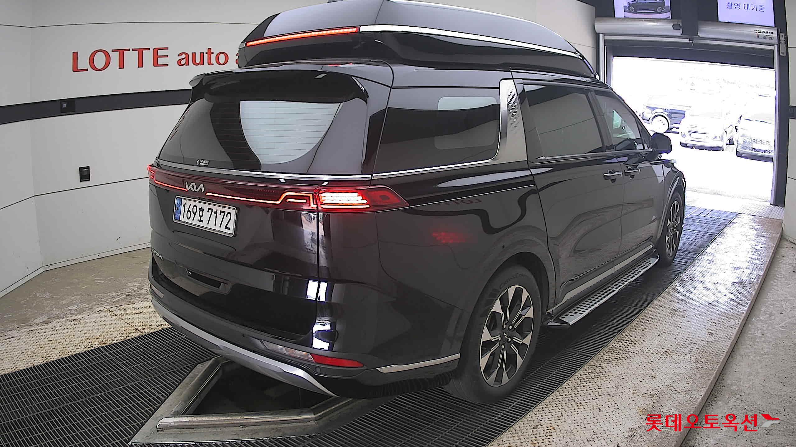 2023 - kia carnival