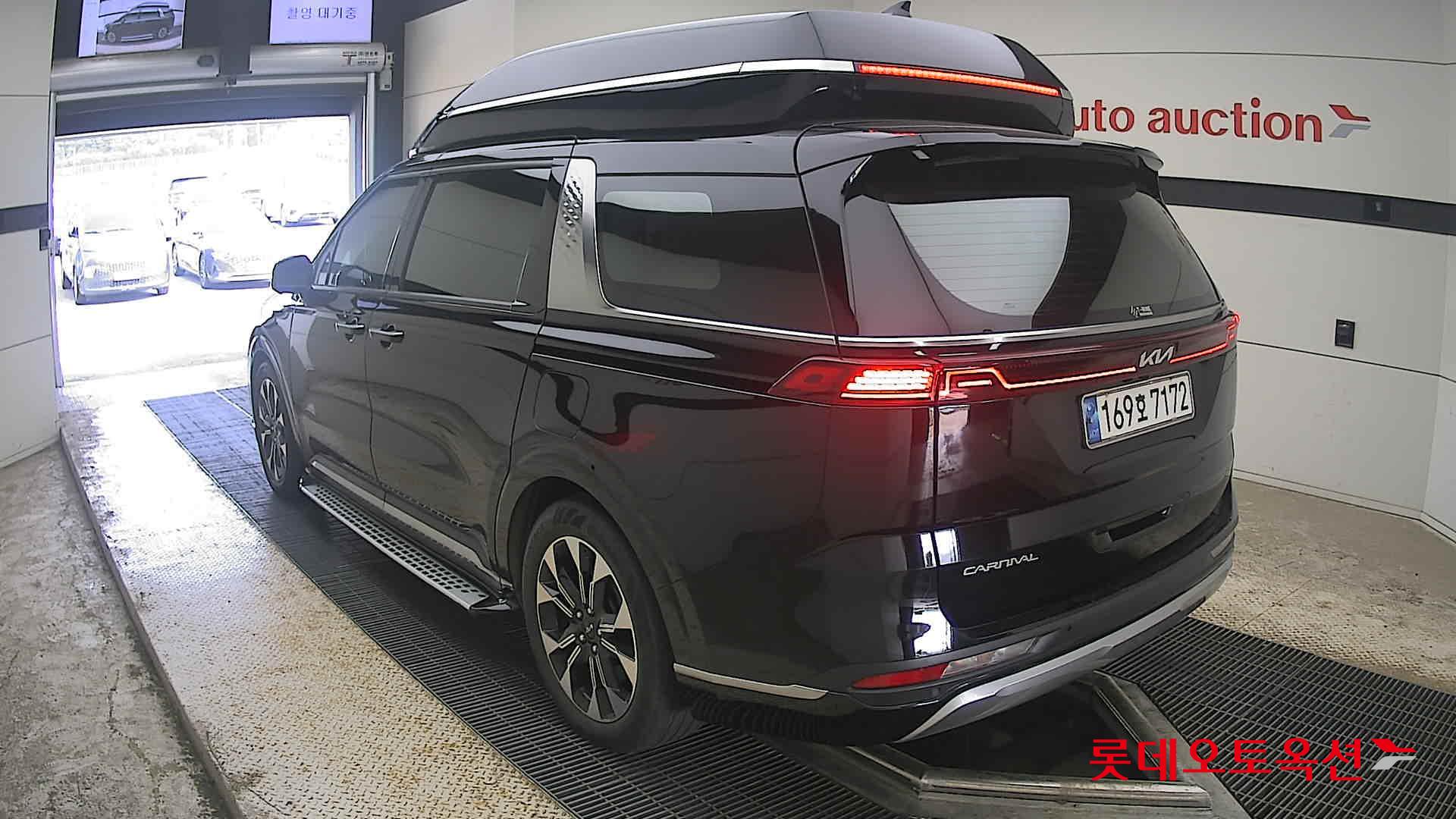 2023 - kia carnival