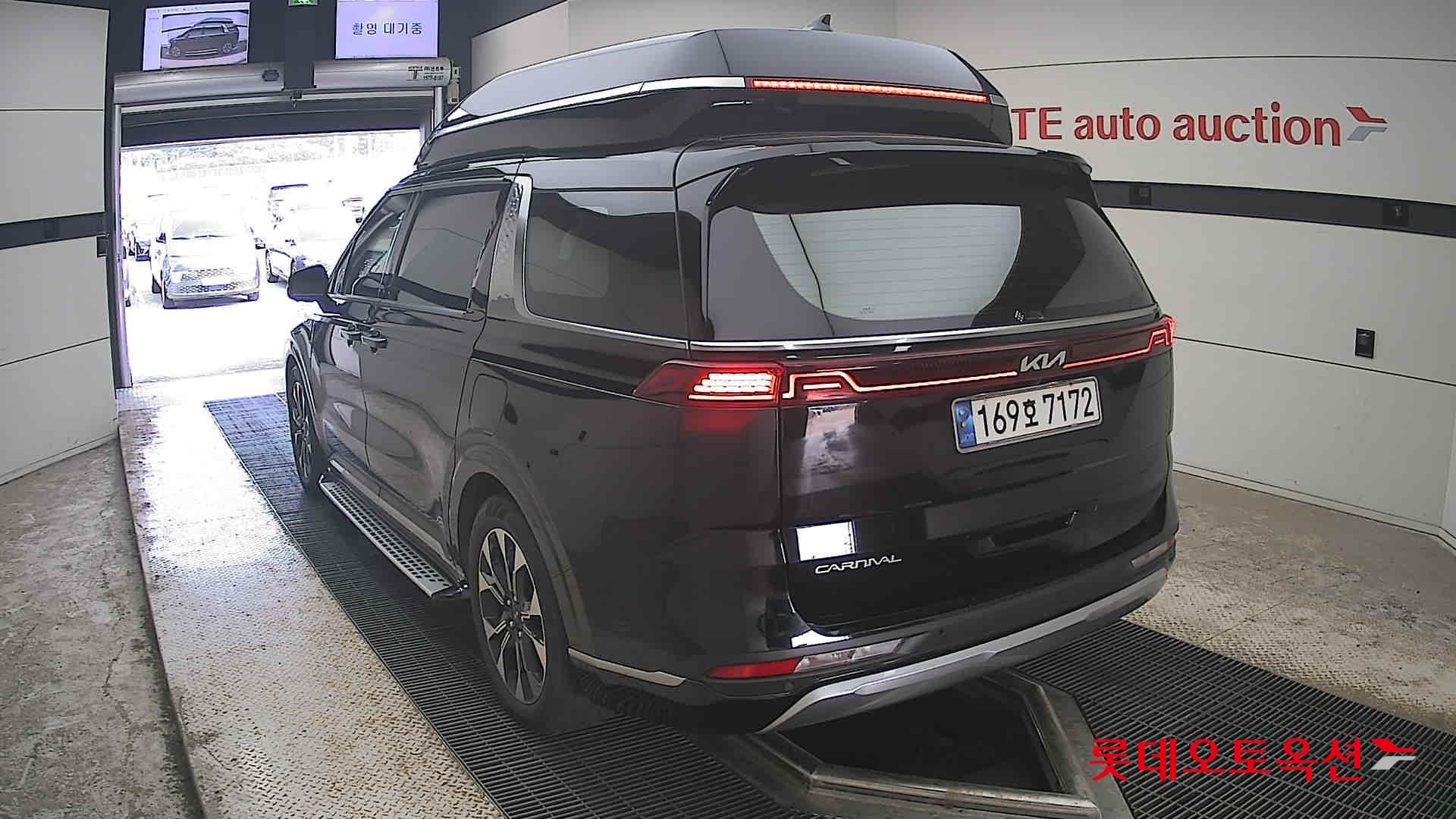 2023 - kia carnival