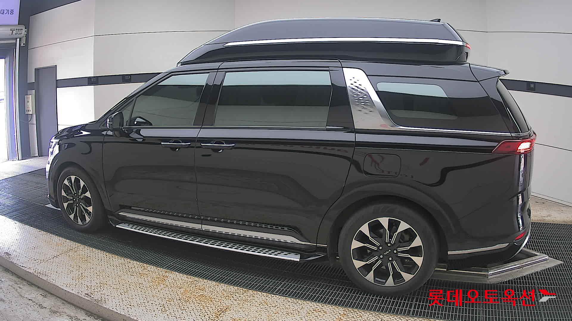2023 - kia carnival