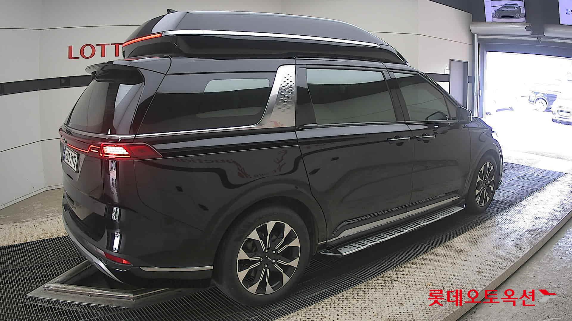 2023 - kia carnival