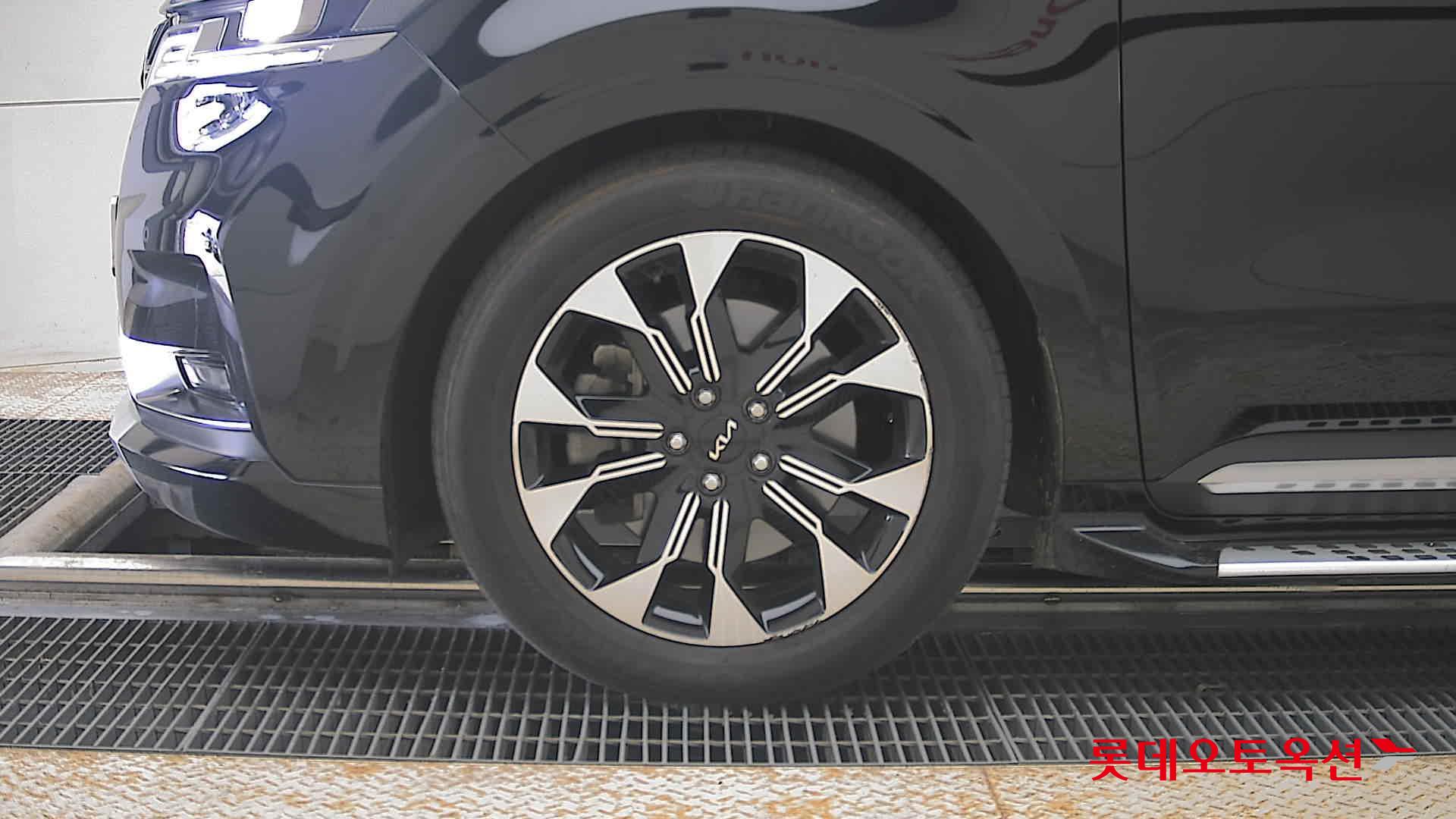 2023 - kia carnival