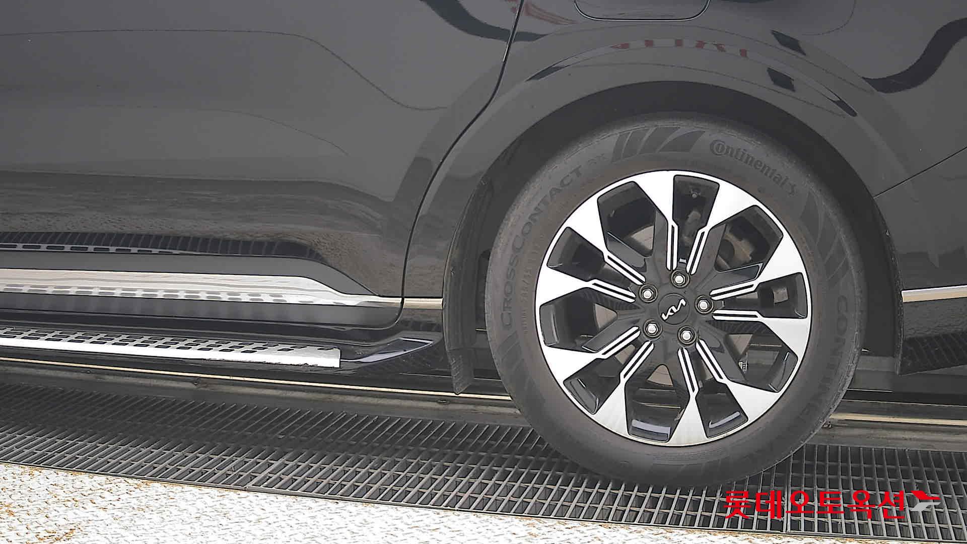 2023 - kia carnival