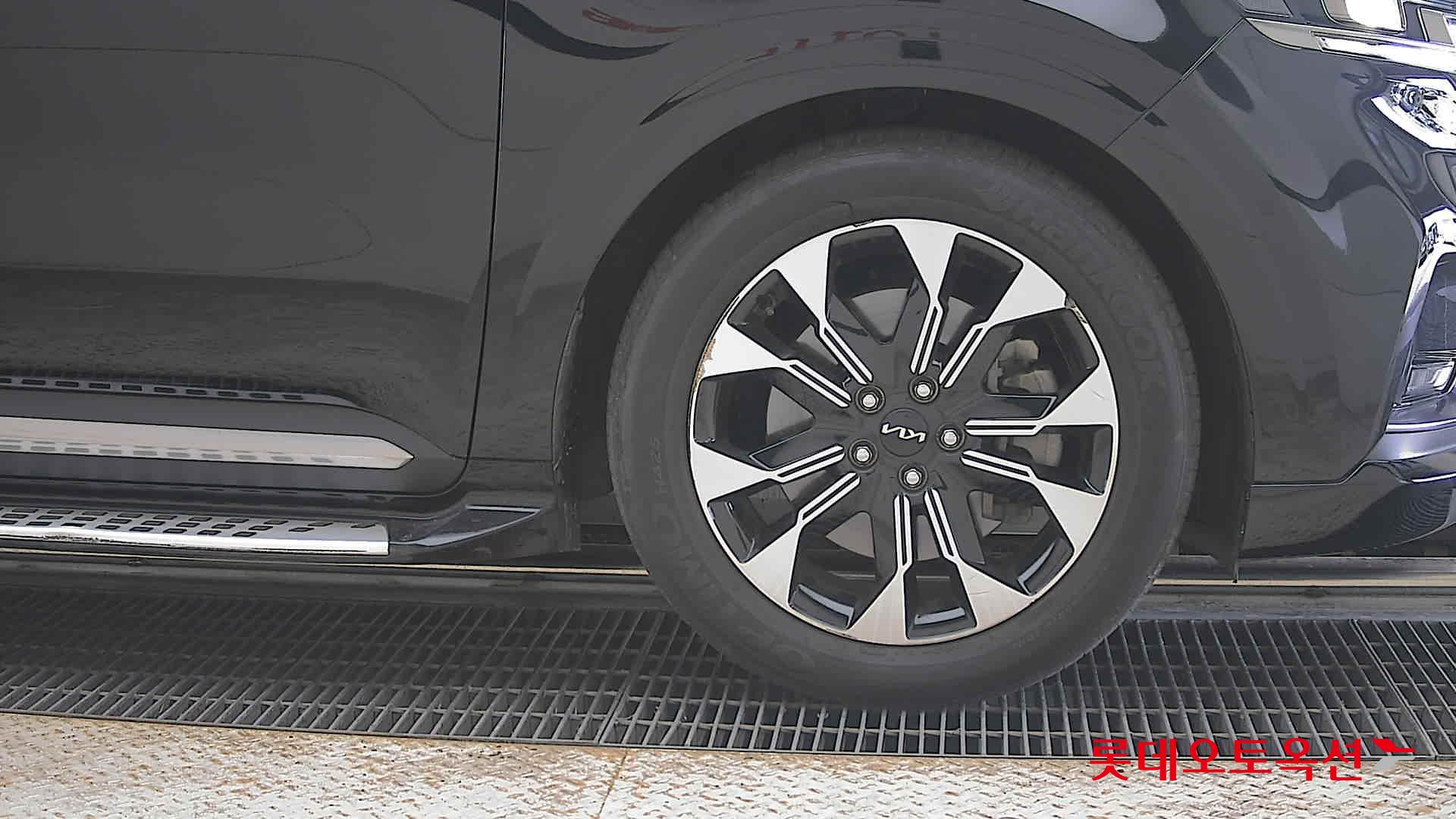 2023 - kia carnival