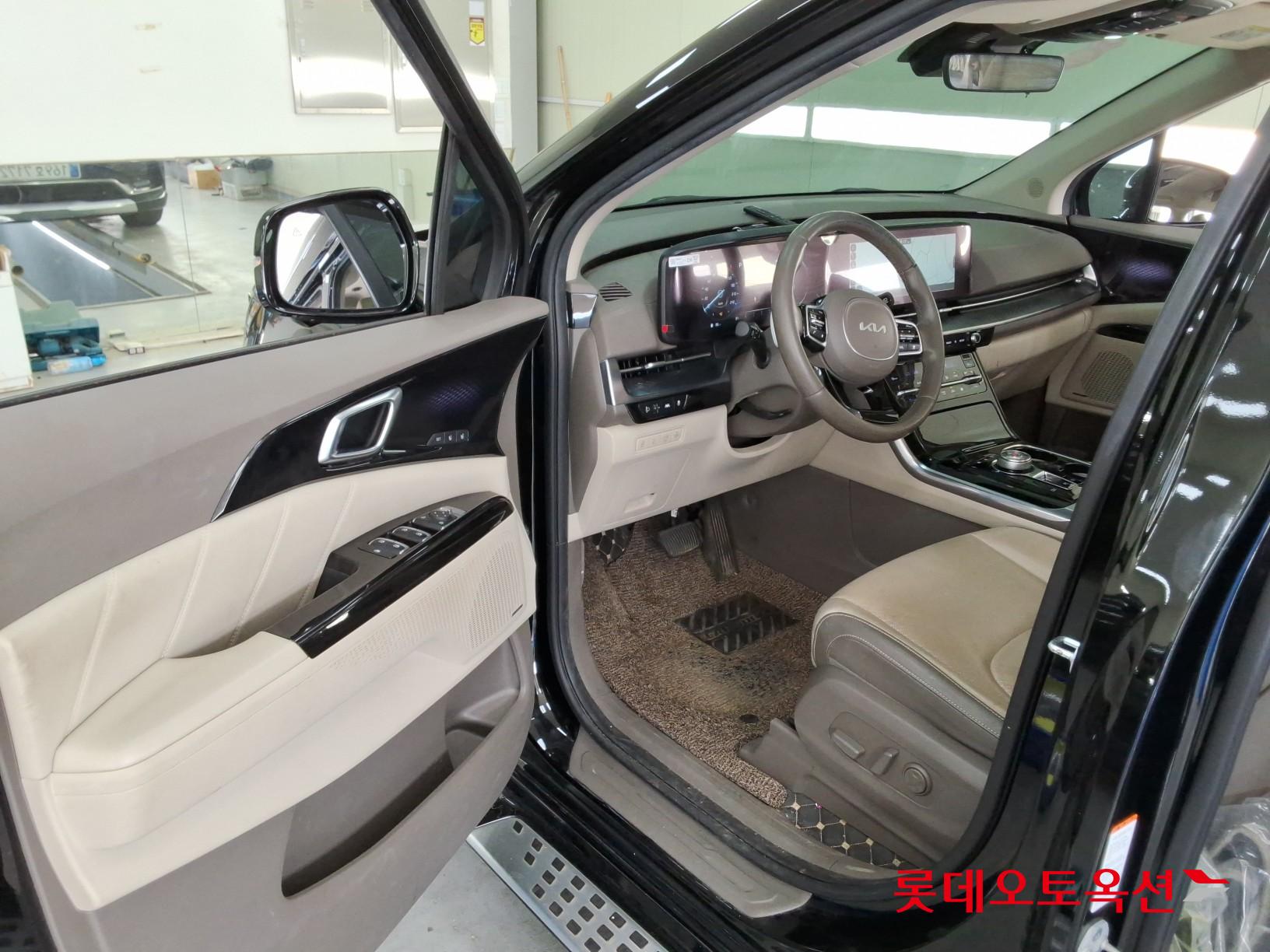 2023 - kia carnival