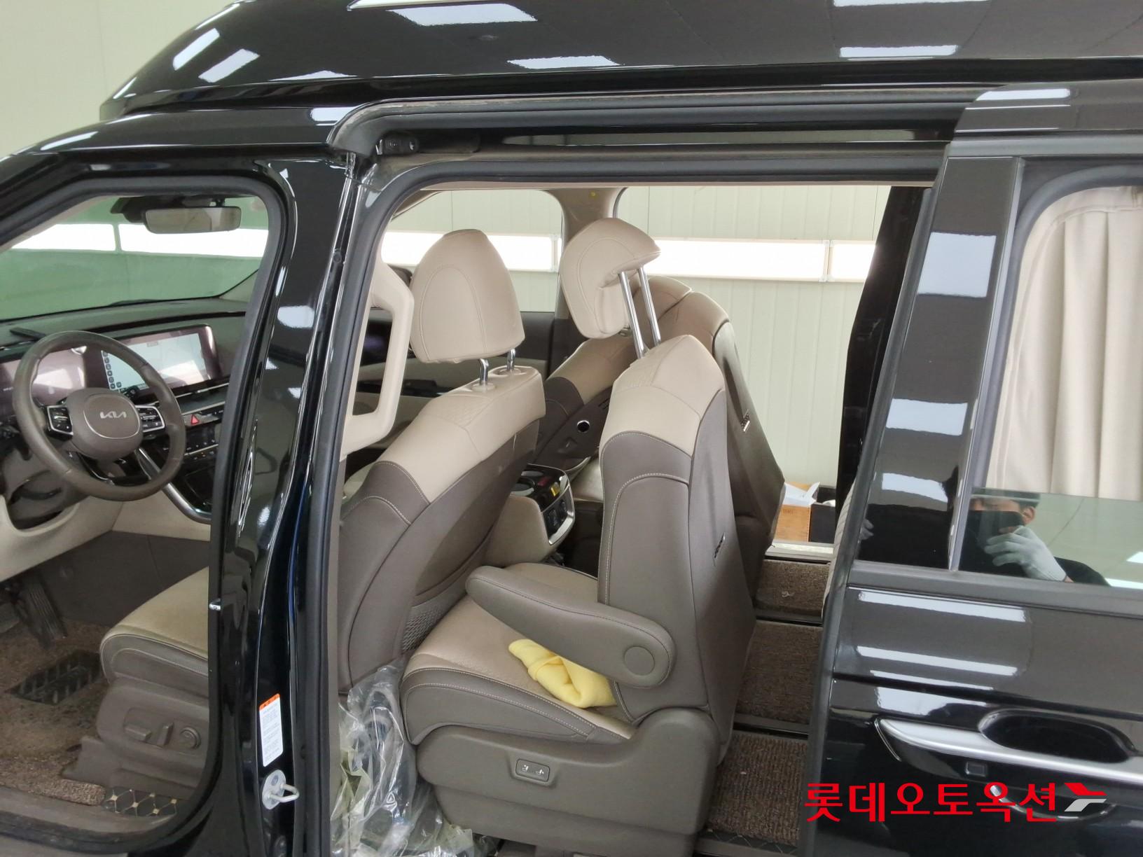 2023 - kia carnival