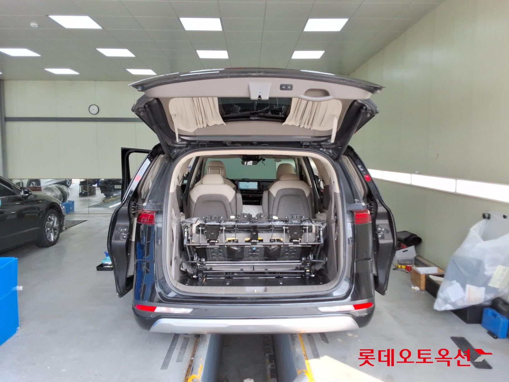 2023 - kia carnival