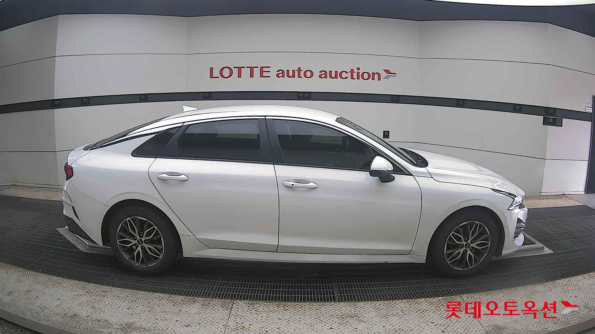 2022 - kia k5