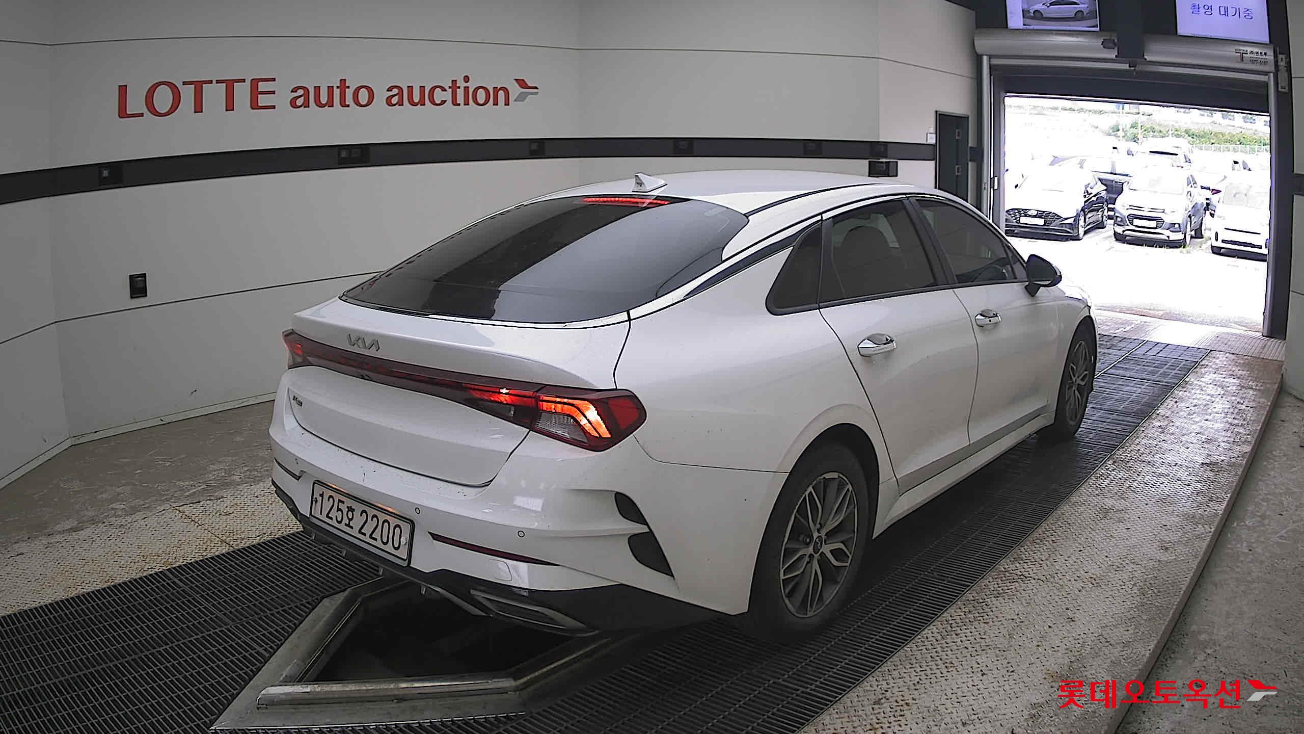2022 - kia k5