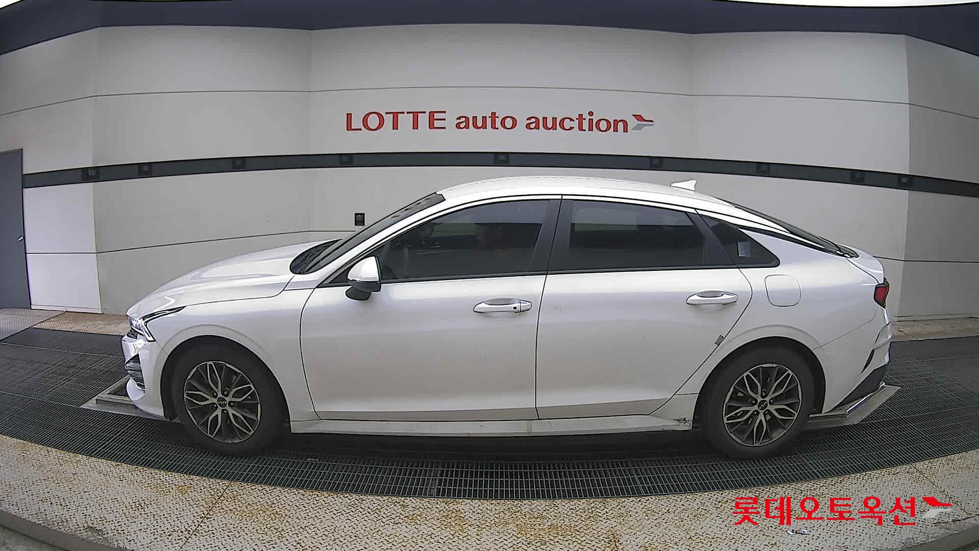 2022 - kia k5