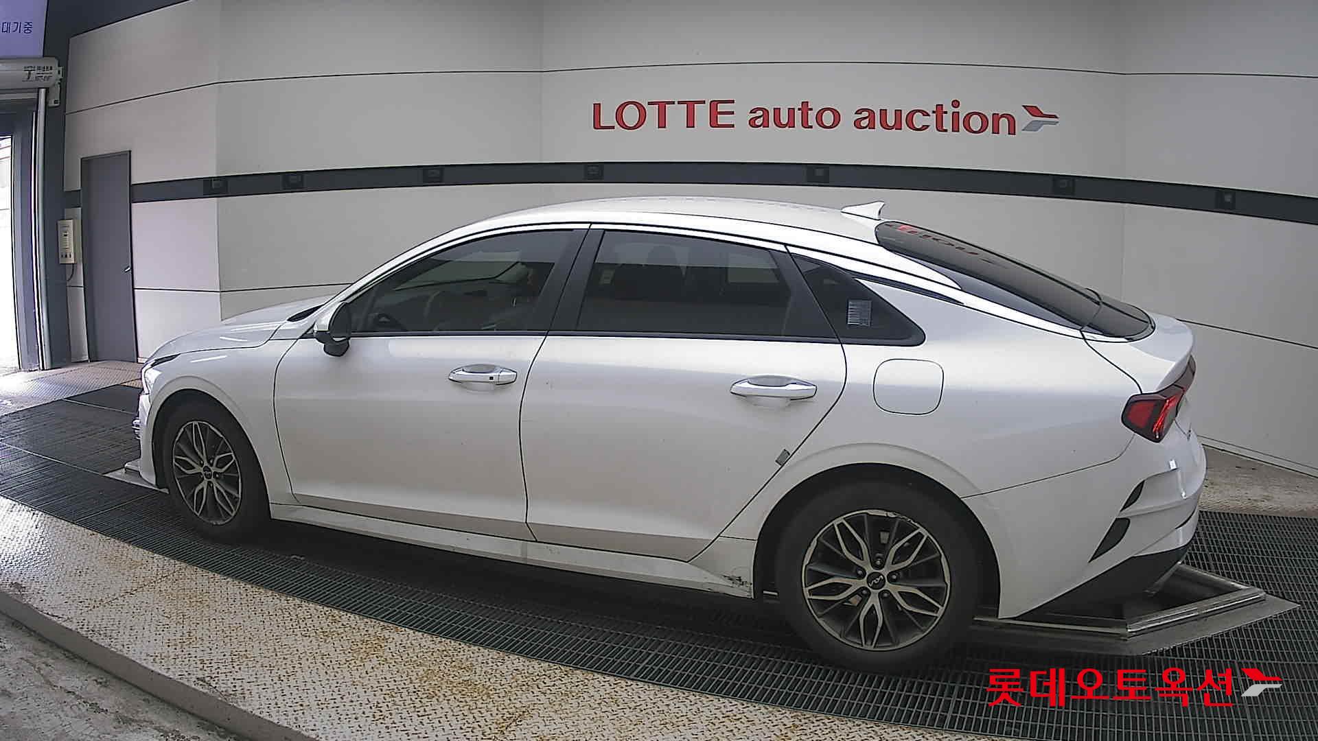 2022 - kia k5