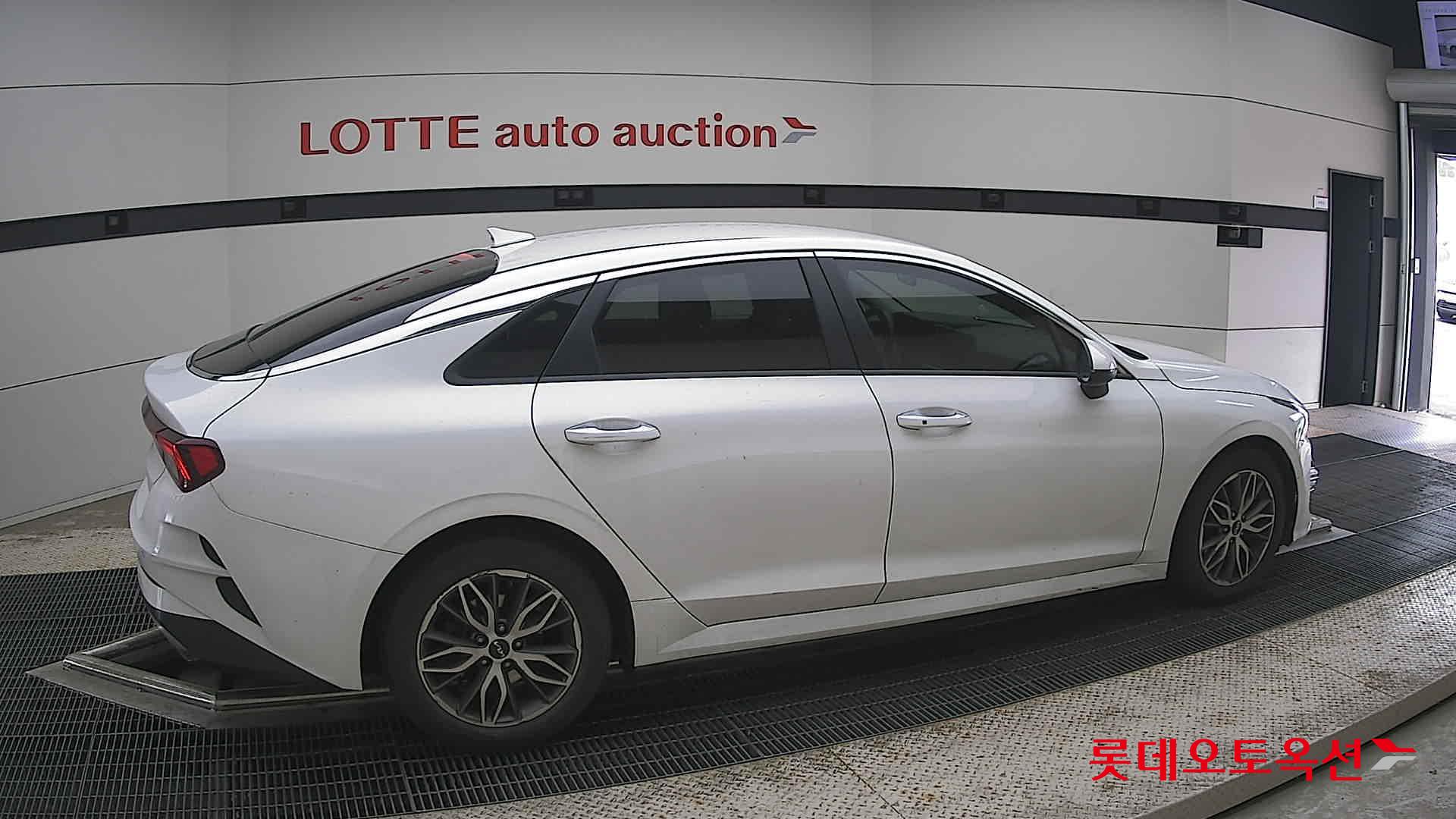 2022 - kia k5