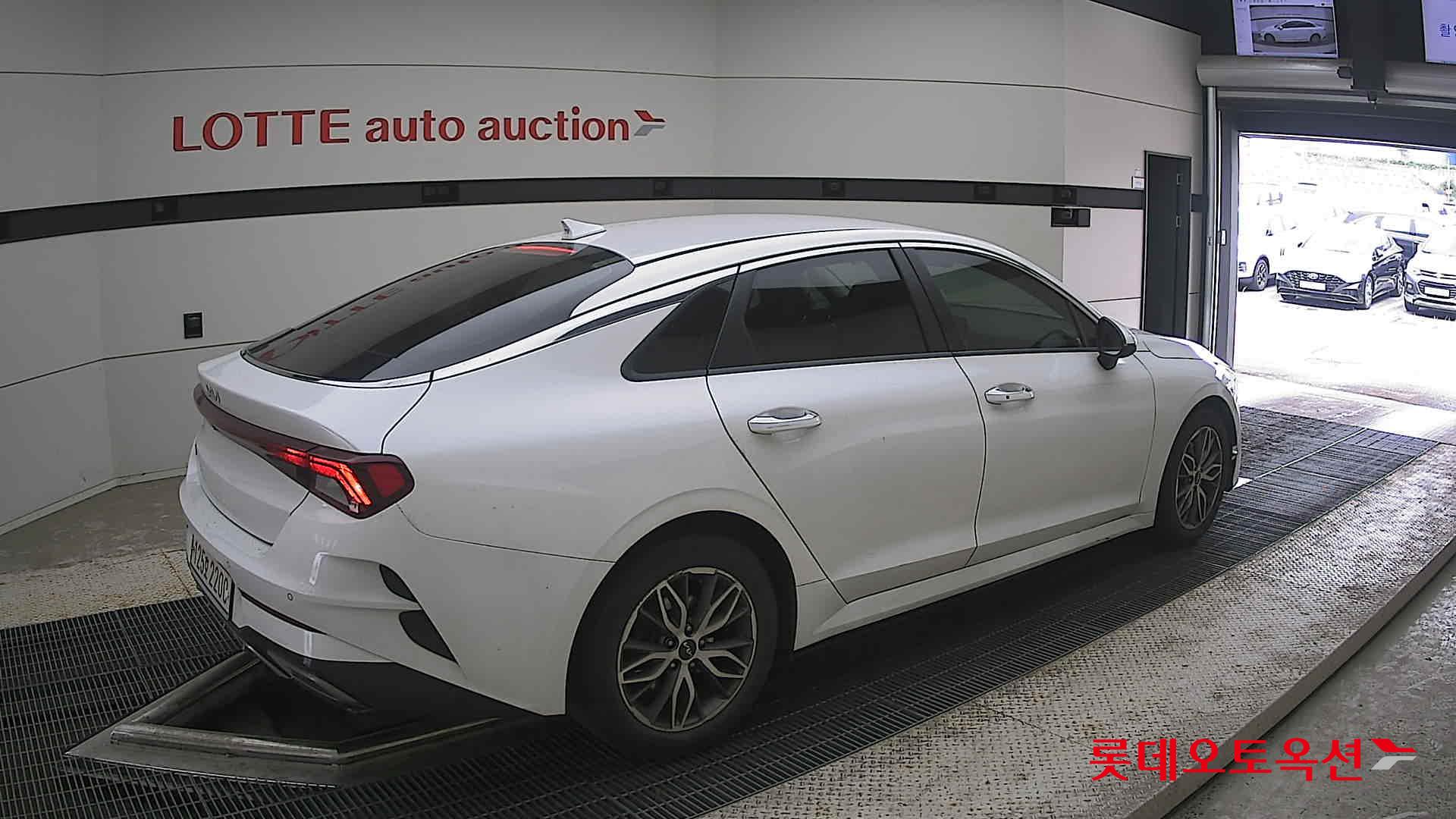 2022 - kia k5