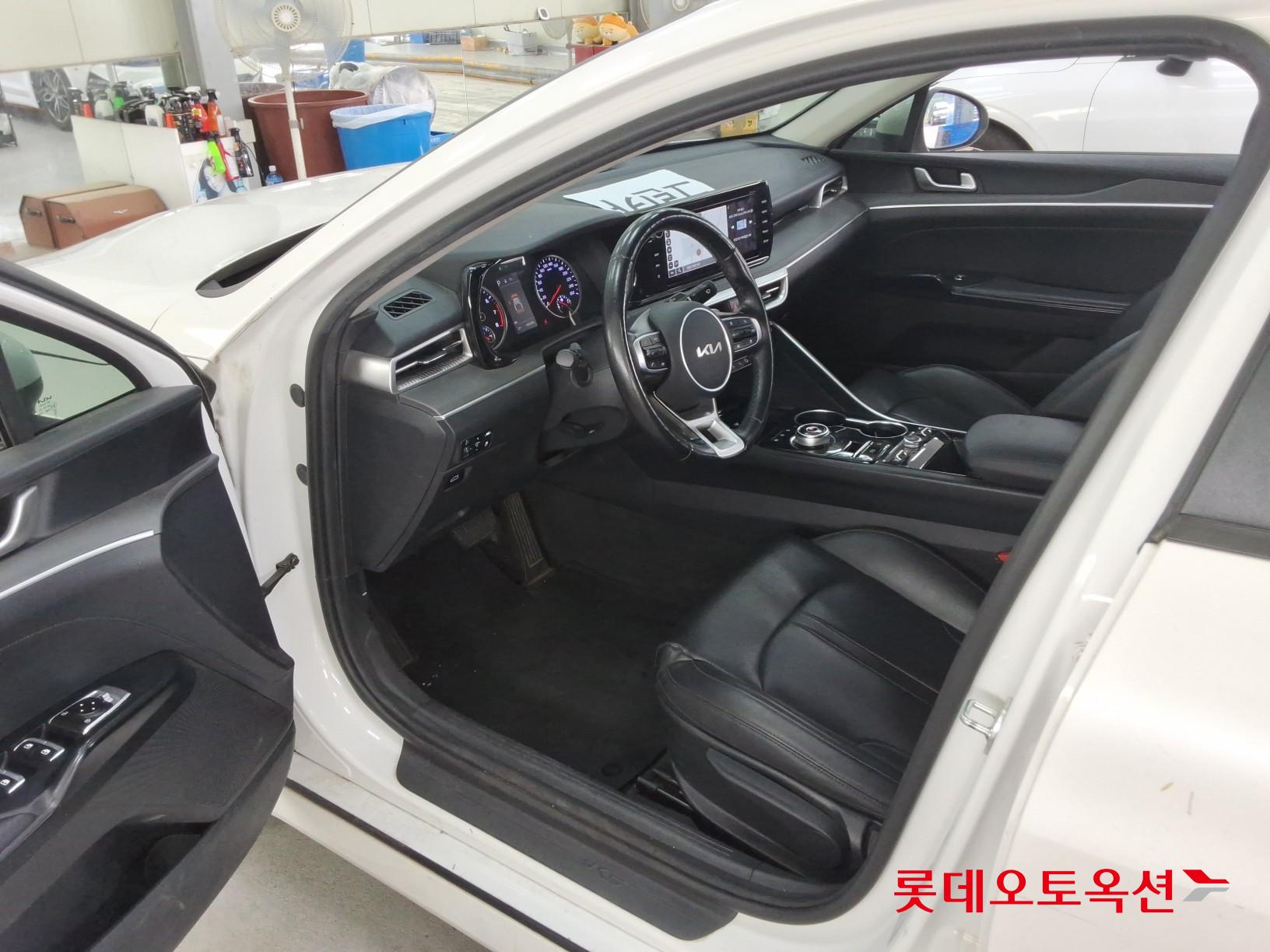 2022 - kia k5