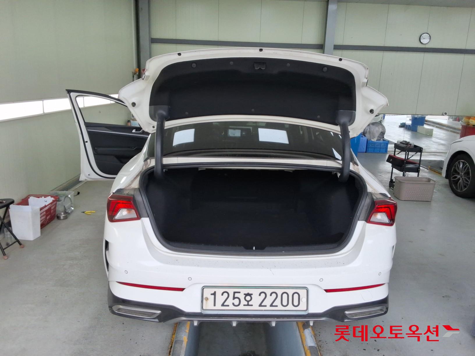 2022 - kia k5