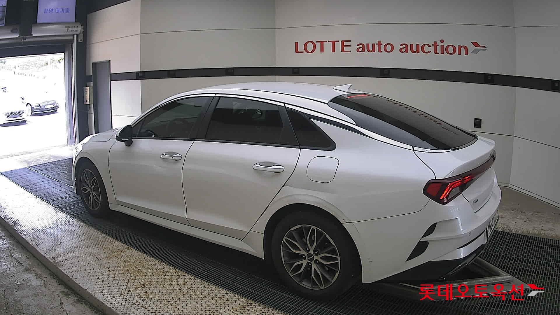 2022 - kia k5